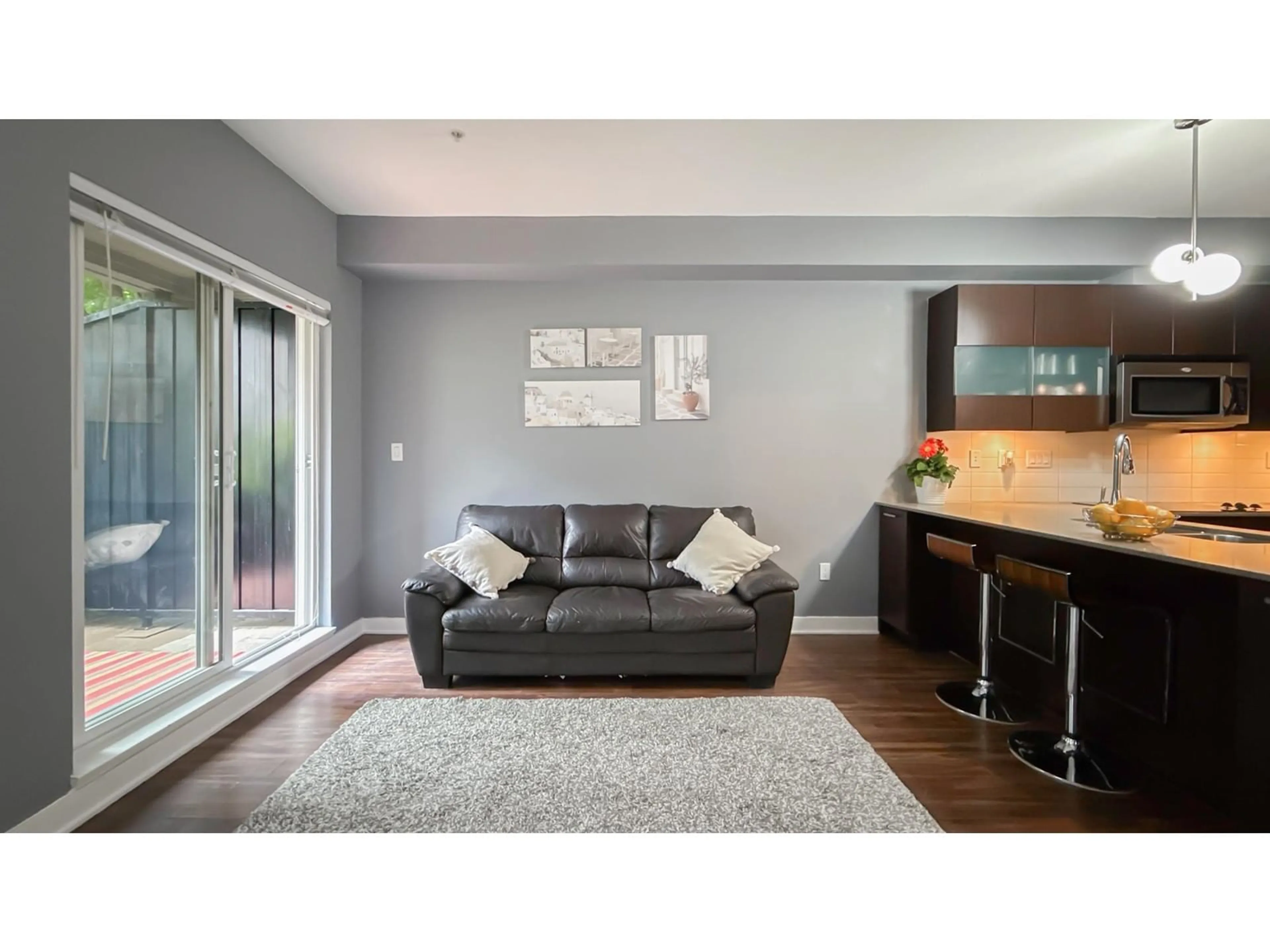 Living room with furniture, unknown for 112 - 13321 102A, Surrey British Columbia V3T1P6