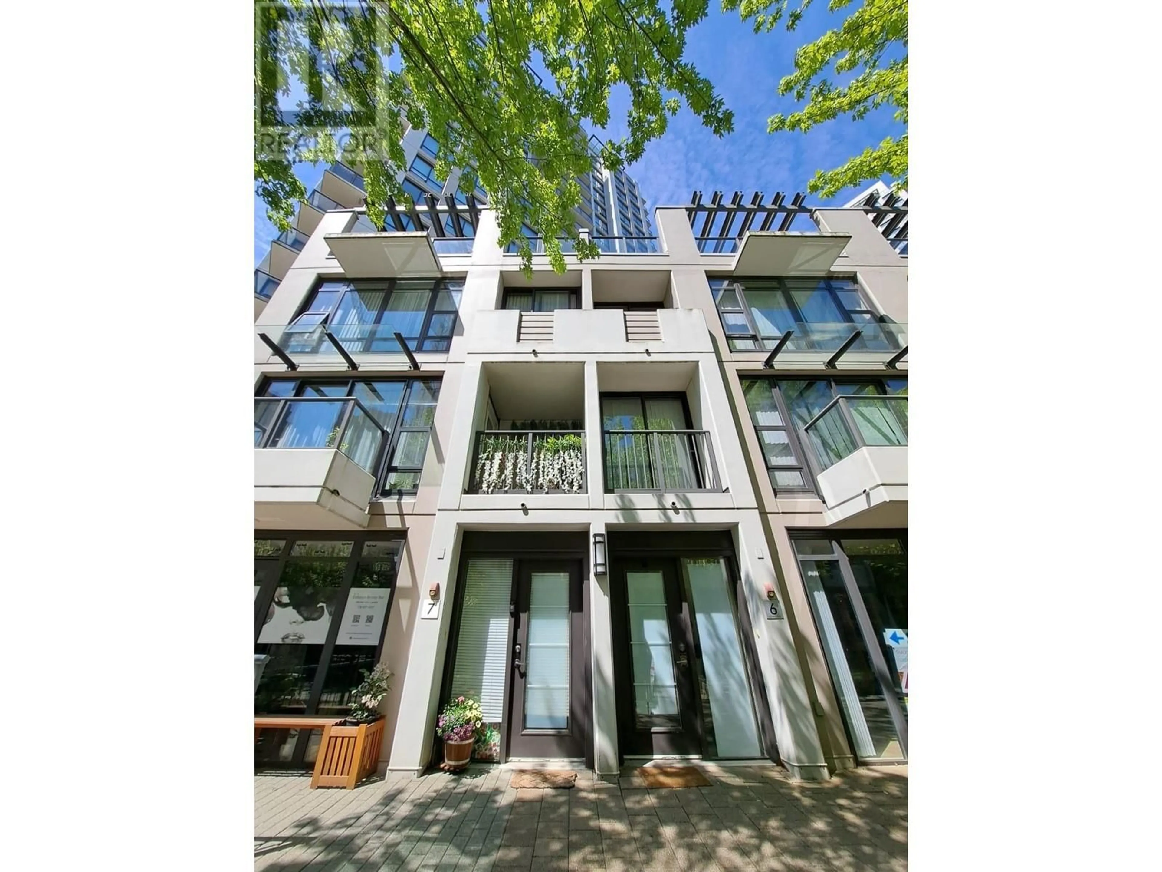 Indoor foyer for 7 - 1185 THE HIGH STREET, Coquitlam British Columbia V3B0A9
