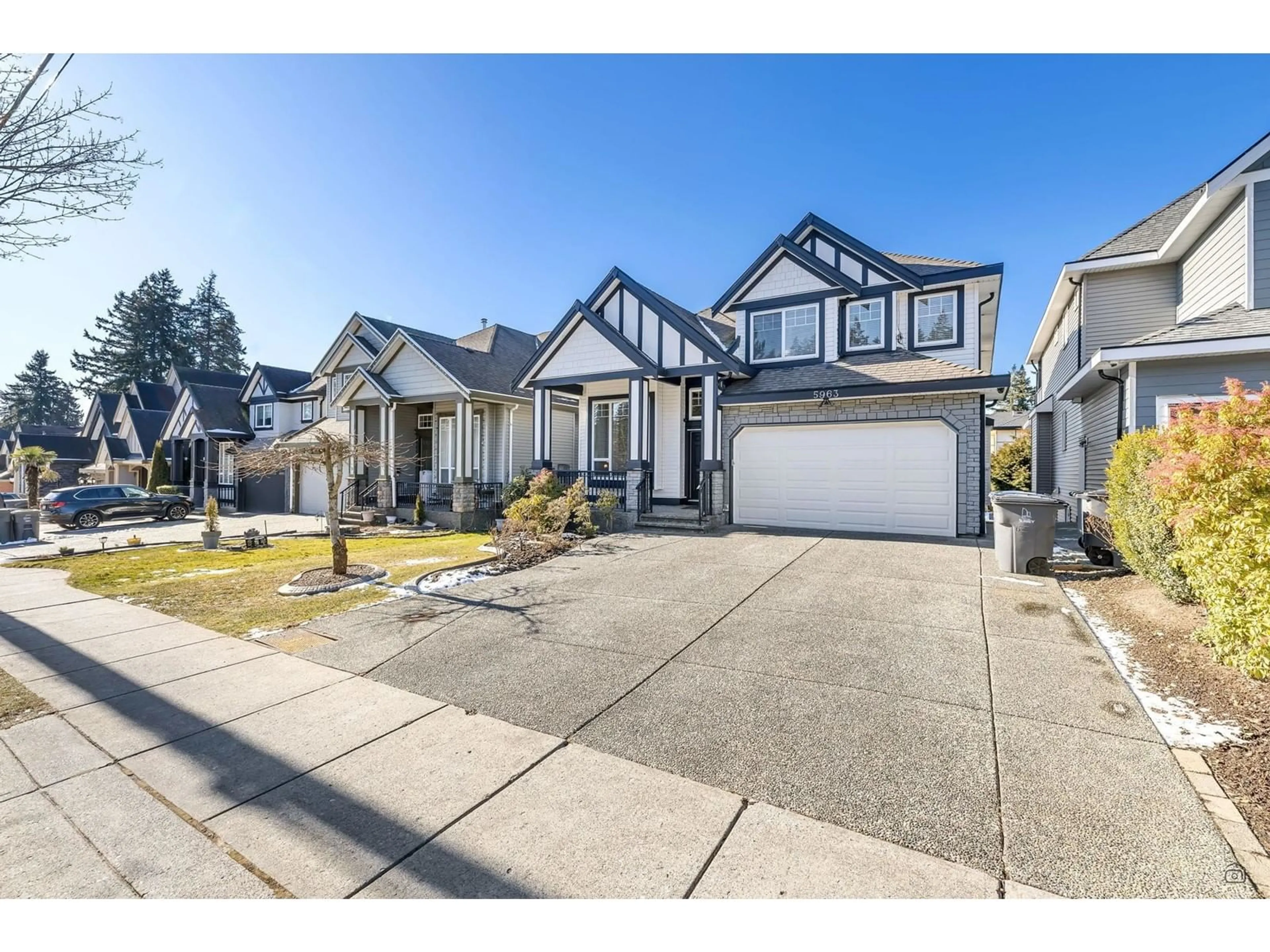 Home with vinyl exterior material, street for 5963 125, Surrey British Columbia V3X1X2