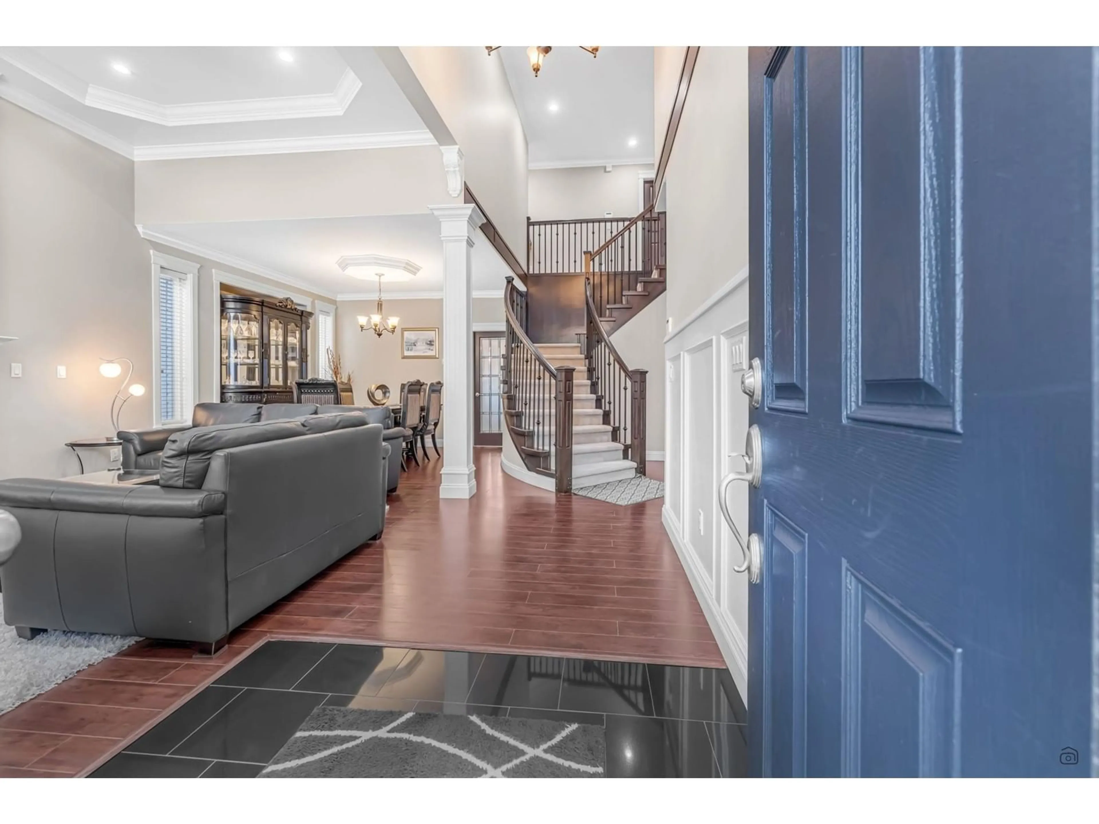 Indoor foyer for 5963 125, Surrey British Columbia V3X1X2