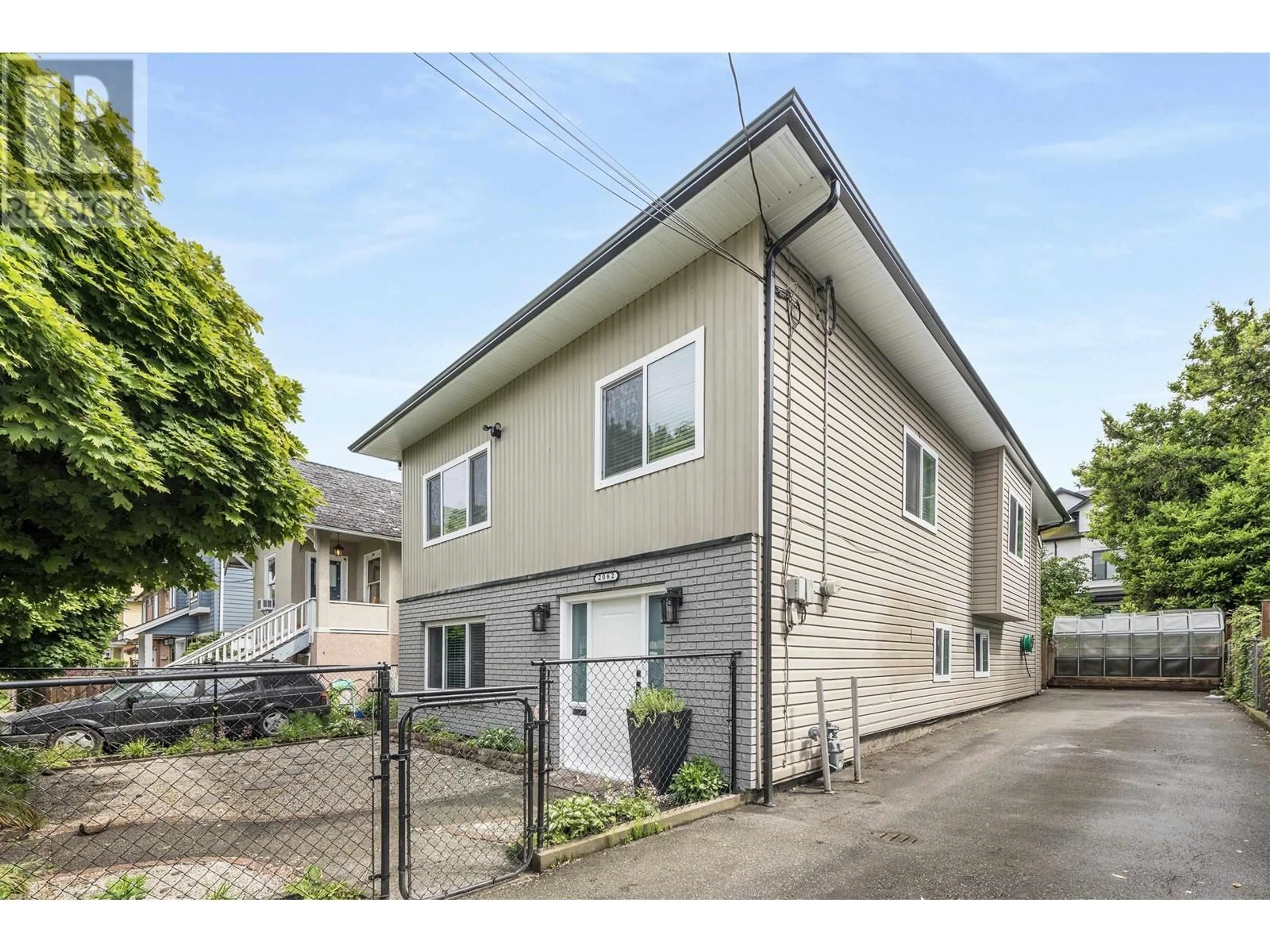 Unknown for 2062 35TH AVENUE, Vancouver British Columbia V5P1B9