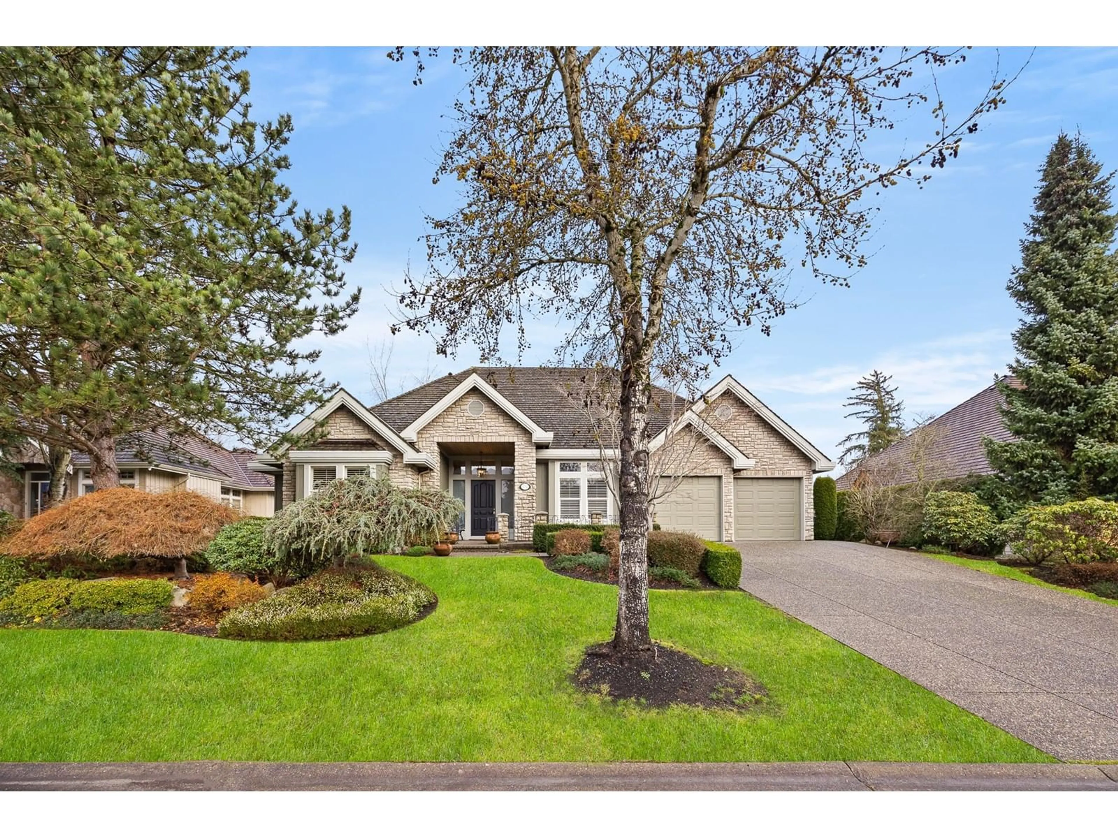 Home with vinyl exterior material, street for 3750 SOMERSET, Surrey British Columbia V3Z0H9