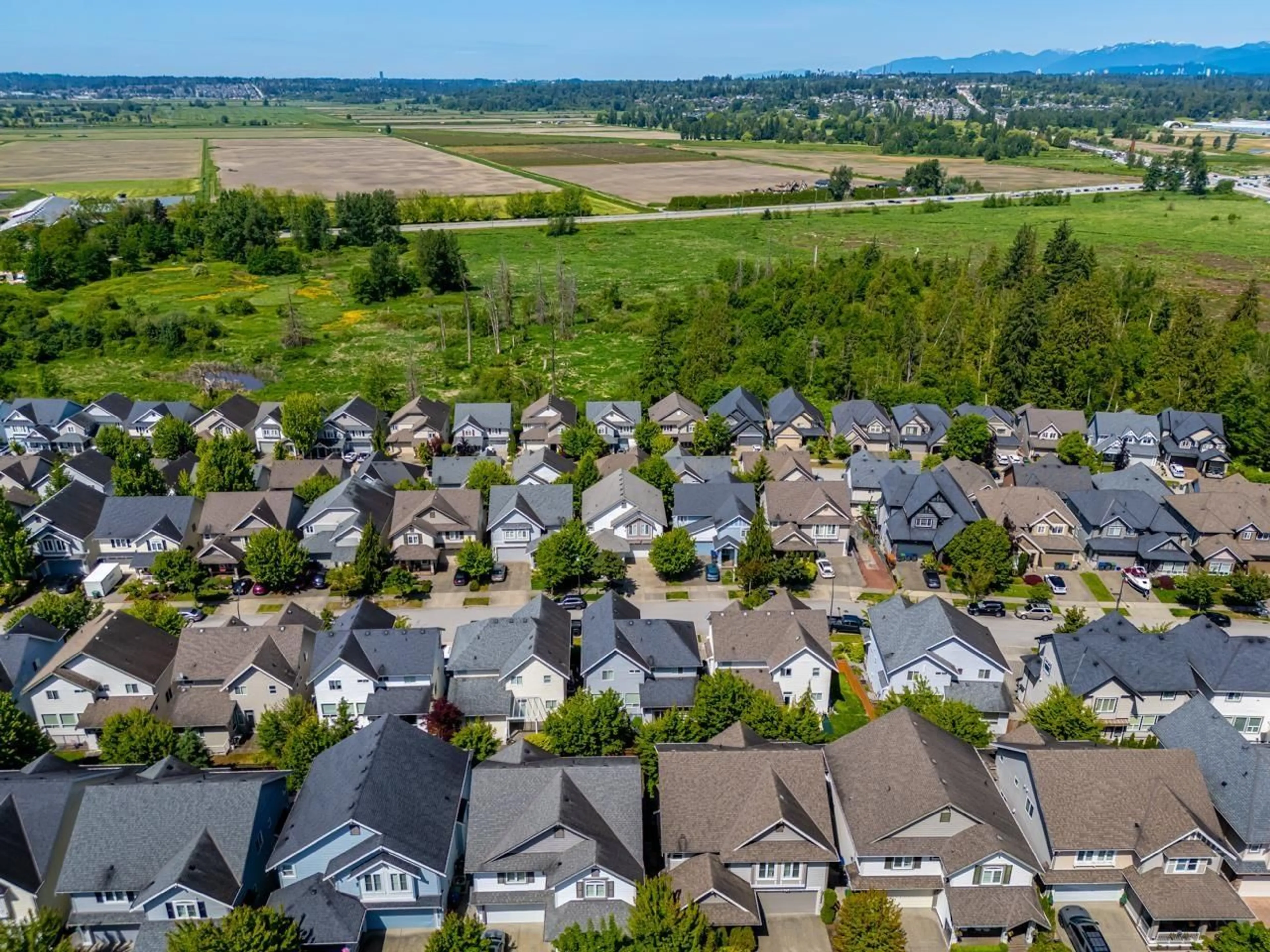 A pic from outside/outdoor area/front of a property/back of a property/a pic from drone, mountain view for 7076 178, Surrey British Columbia V3S8S2