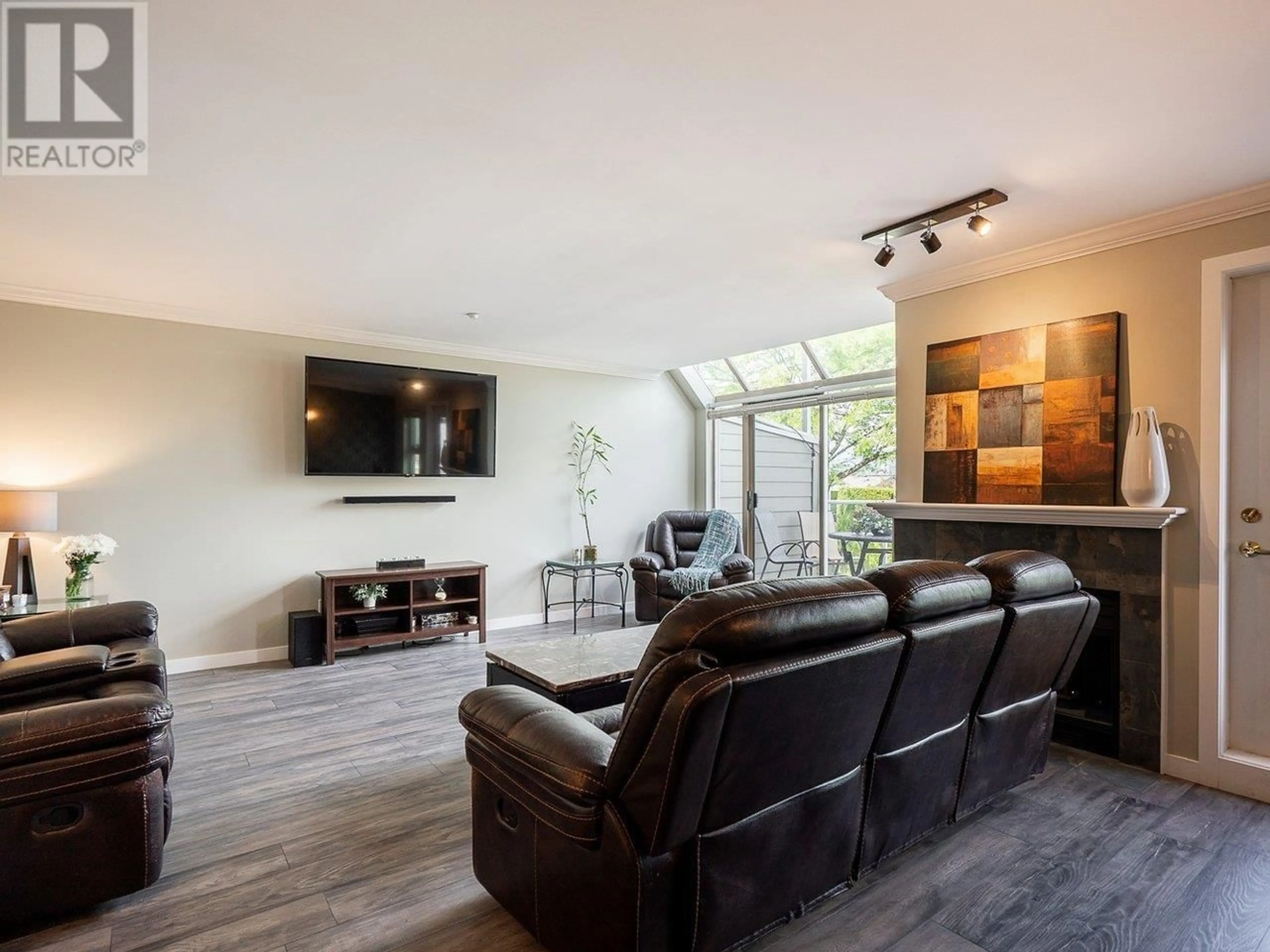 Living room with furniture, unknown for 71 - 323 GOVERNORS COURT, New Westminster British Columbia V3L5S6