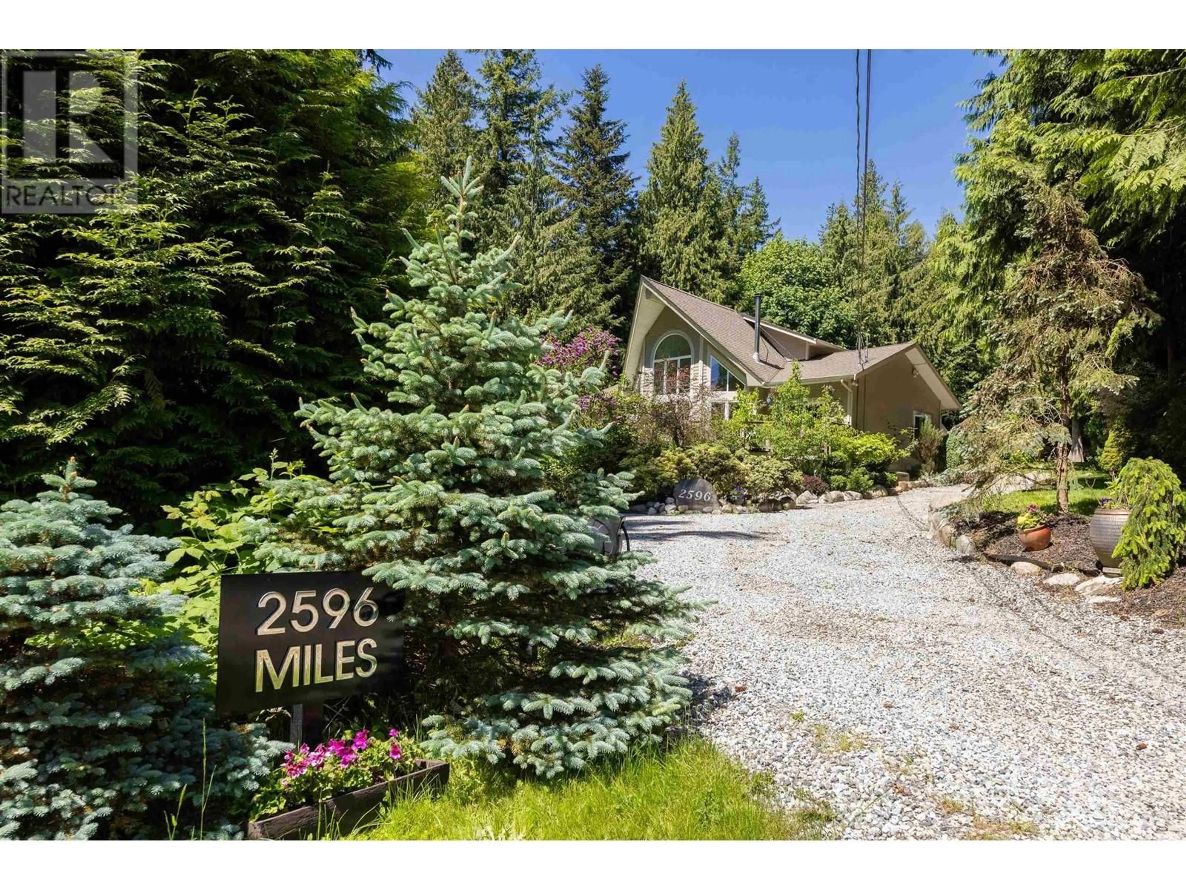 Indoor foyer for 2596 MILES ROAD, Roberts Creek British Columbia V0N2W4