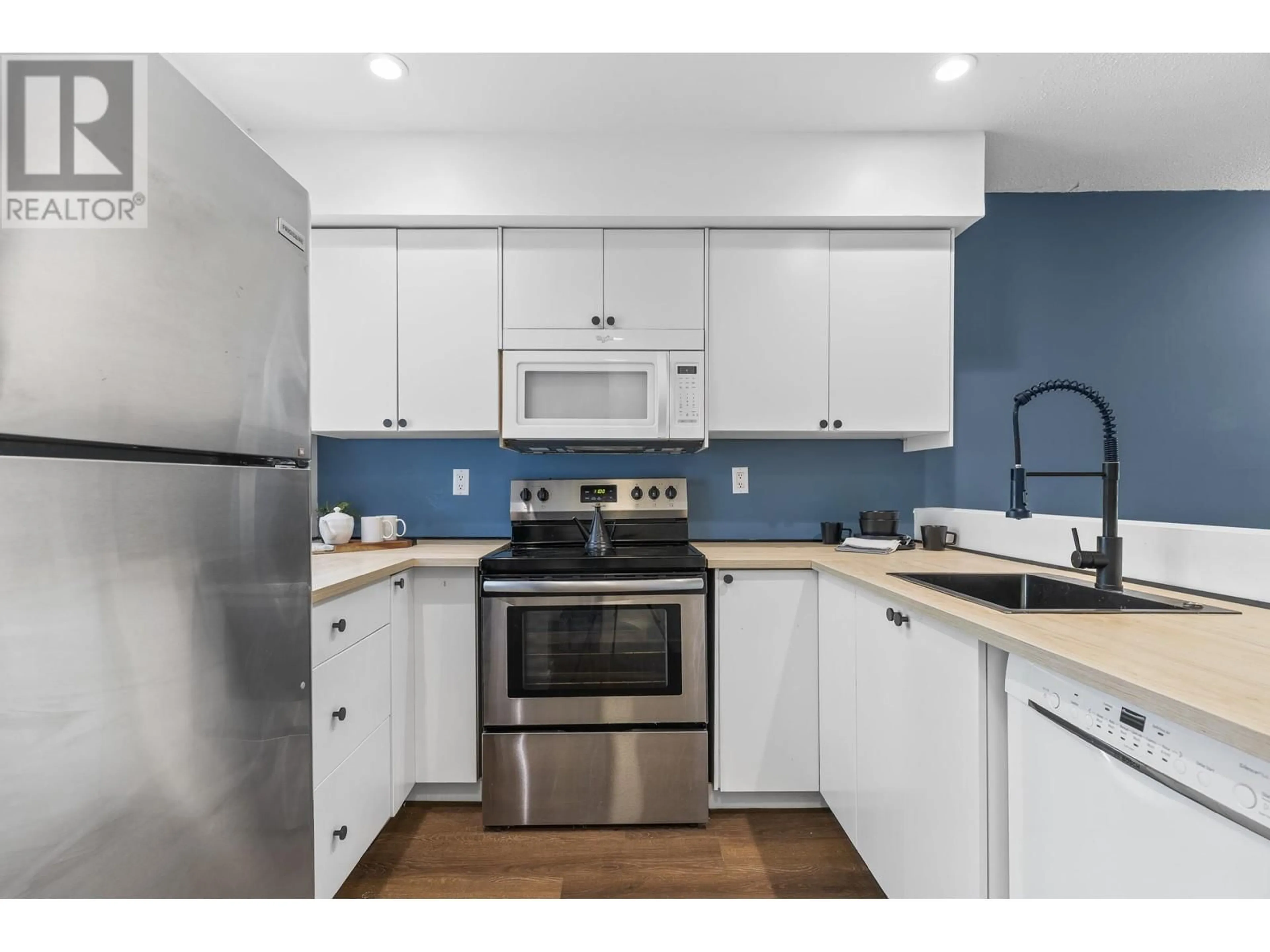 Standard kitchen, unknown for 17 - 2978 WALTON AVENUE, Coquitlam British Columbia V3B6V6