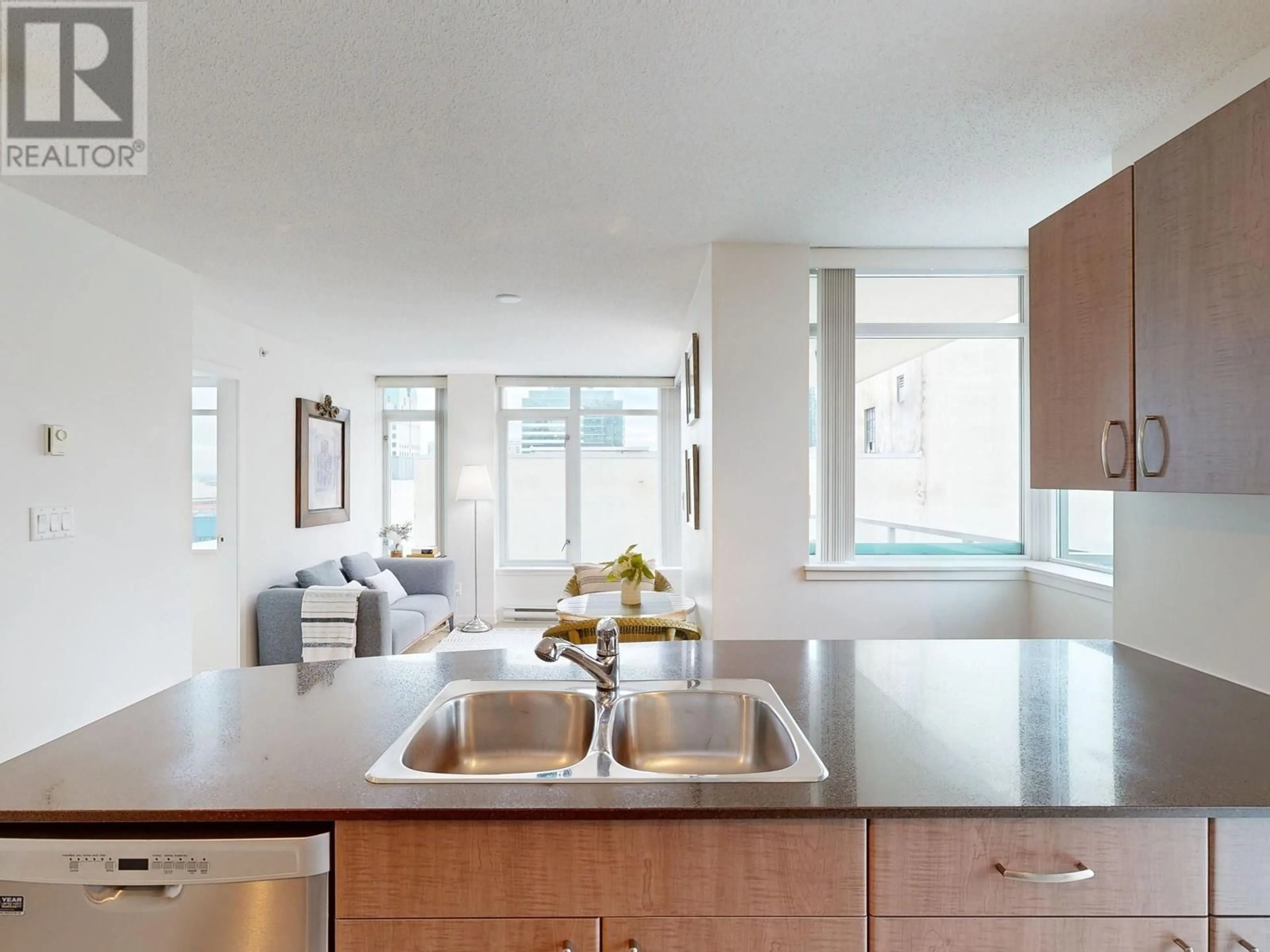 Open concept kitchen, ceramic/tile floor for 1116 - 610 GRANVILLE STREET, Vancouver British Columbia V6C3T3