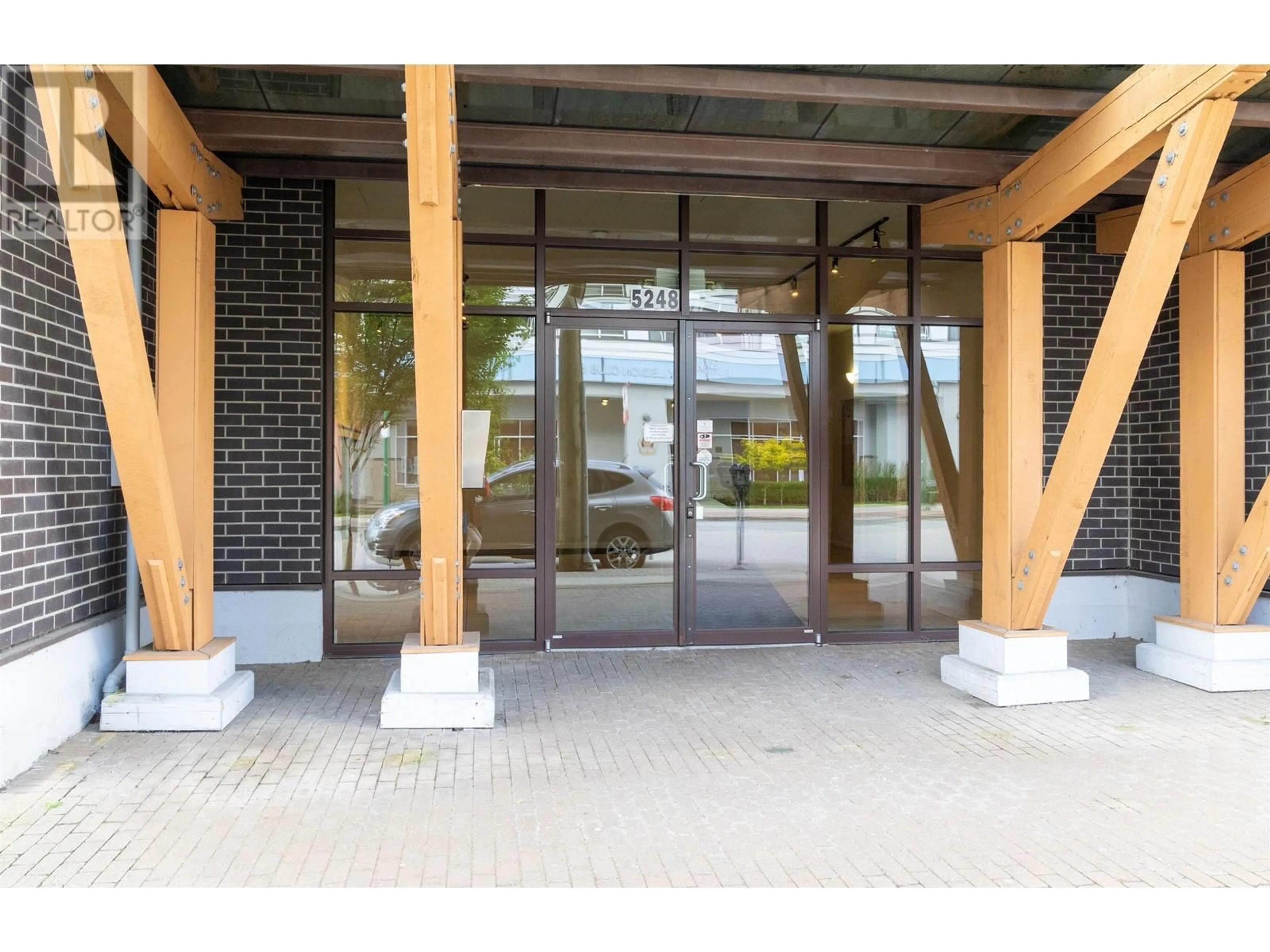 Indoor foyer for PH15 - 5248 GRIMMER STREET, Burnaby British Columbia V5H0E1