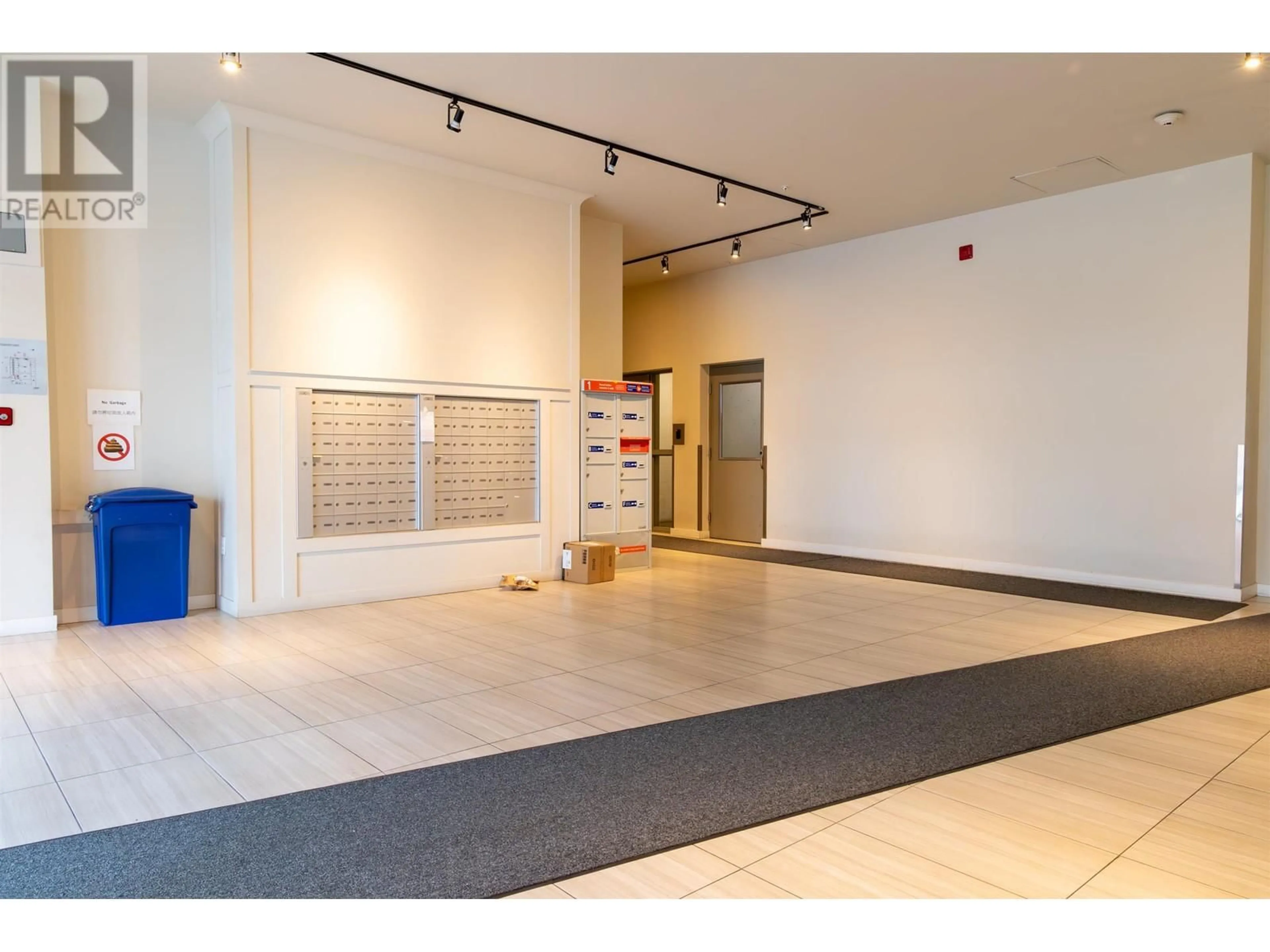 Indoor foyer for PH15 - 5248 GRIMMER STREET, Burnaby British Columbia V5H0E1