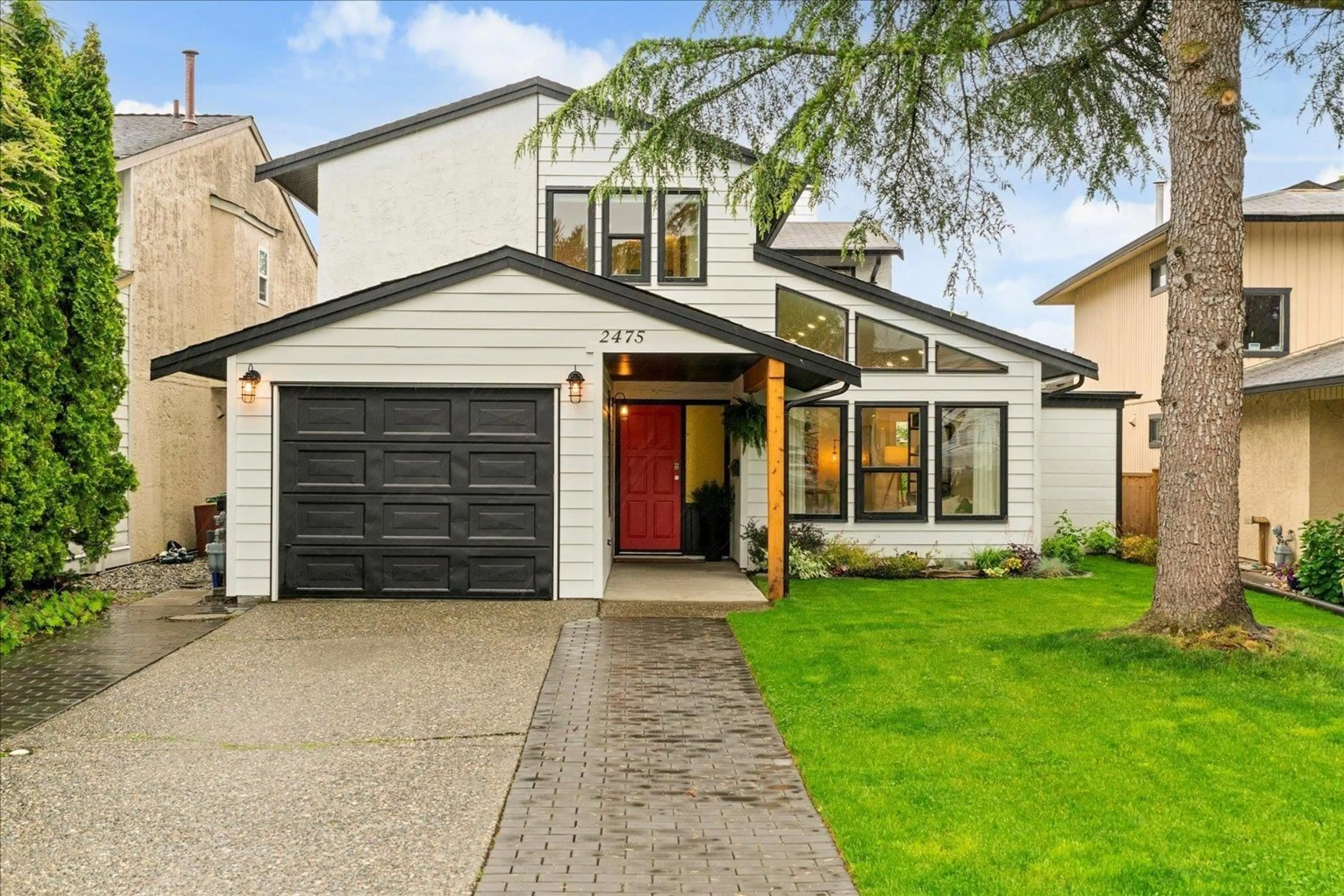 Home with vinyl exterior material, street for 2475 WAYBURNE, Langley British Columbia V2Y1B6