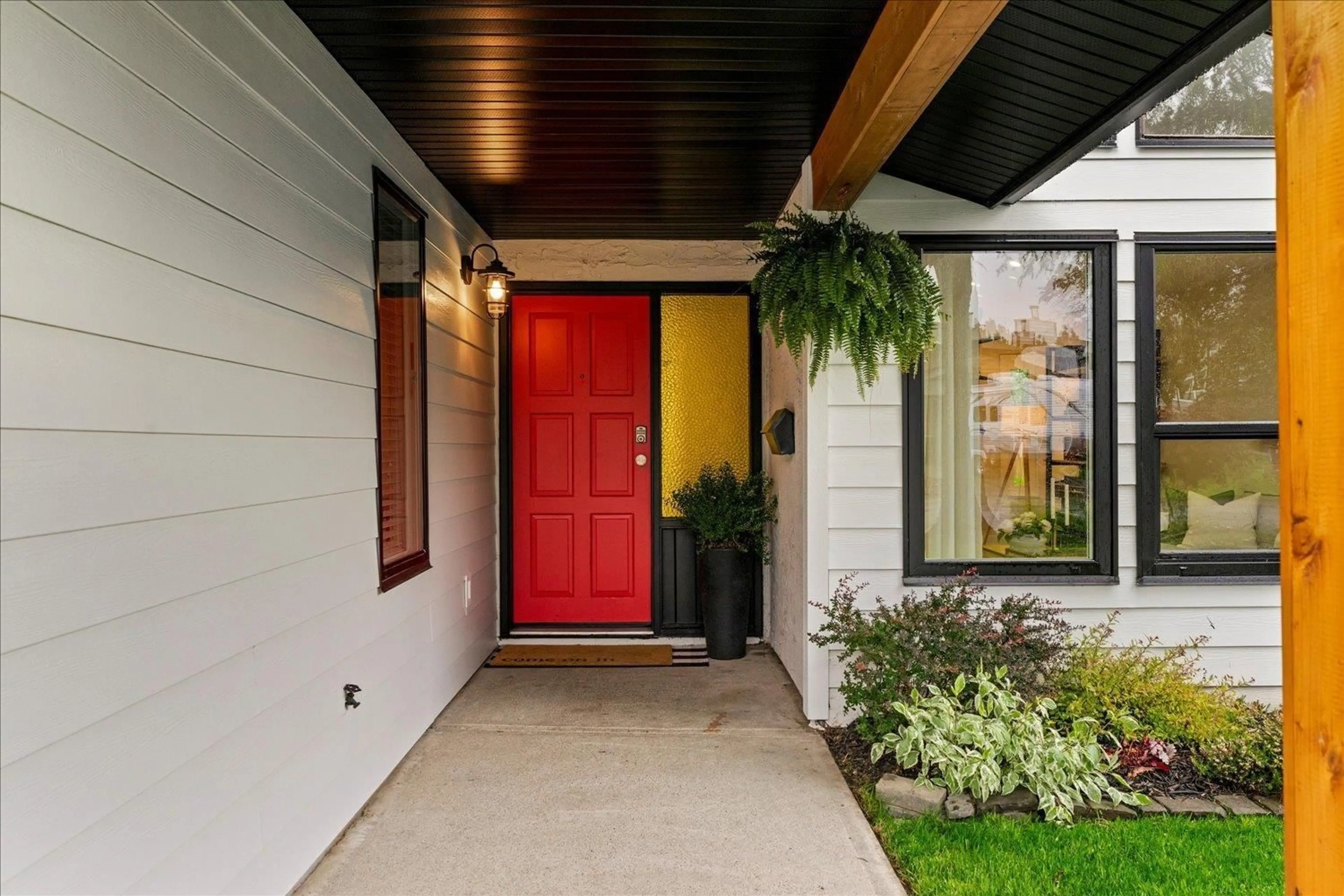 Indoor entryway for 2475 WAYBURNE, Langley British Columbia V2Y1B6