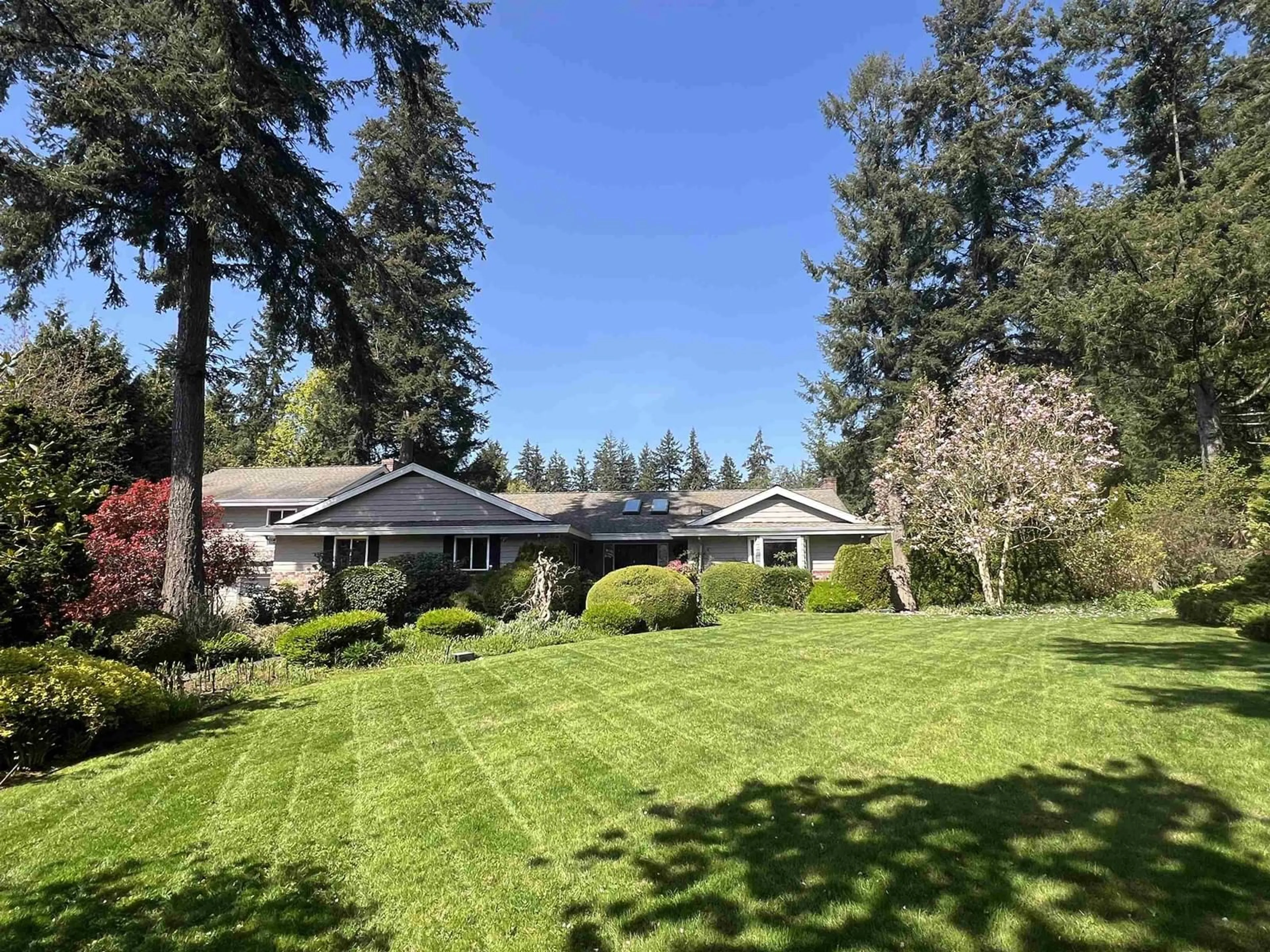 A pic from outside/outdoor area/front of a property/back of a property/a pic from drone, unknown for 14387 24A, Surrey British Columbia V4P1R8