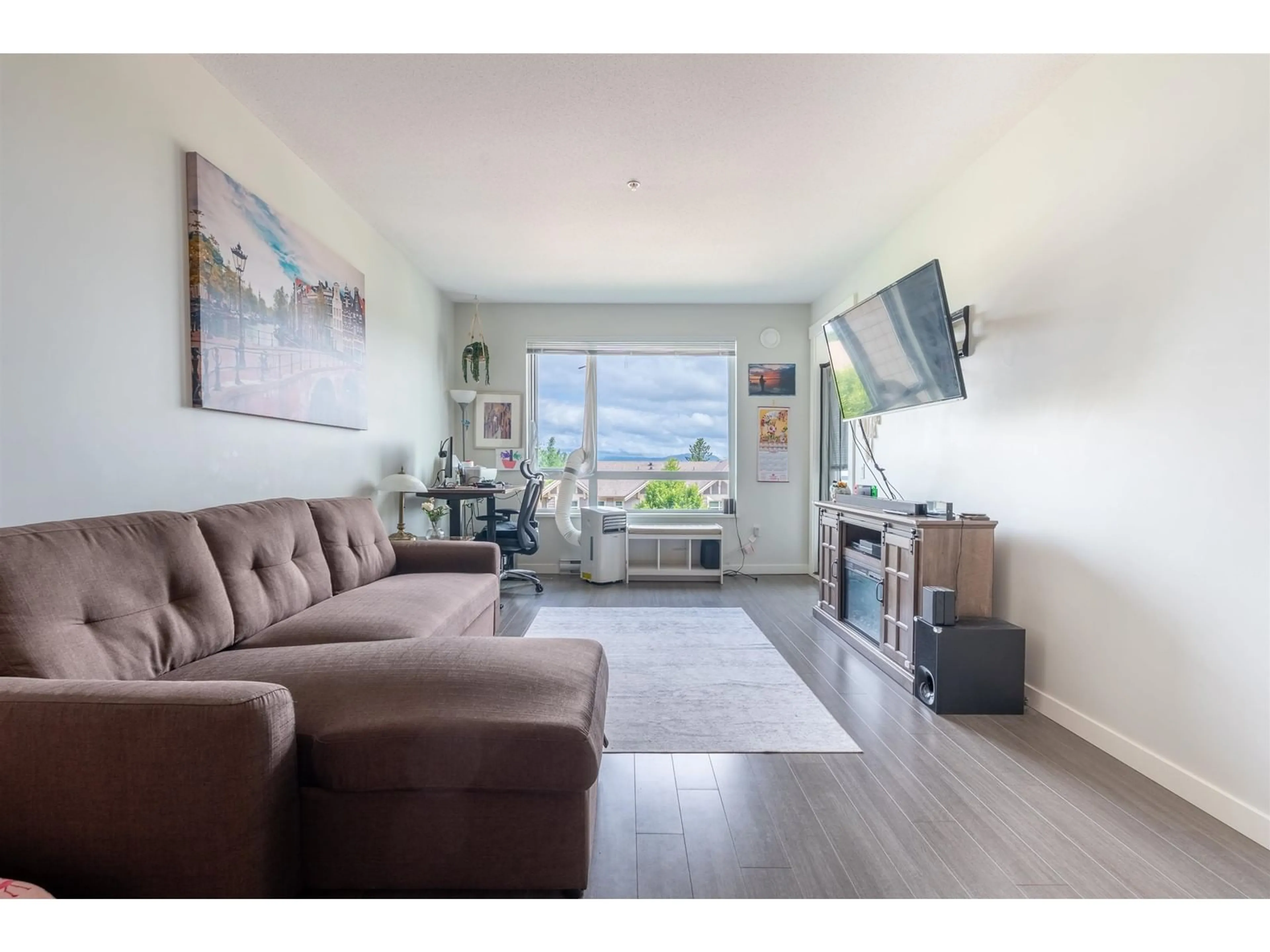 Living room with furniture, wood/laminate floor for 323 - 31158 WESTRIDGE, Abbotsford British Columbia V2T0K5