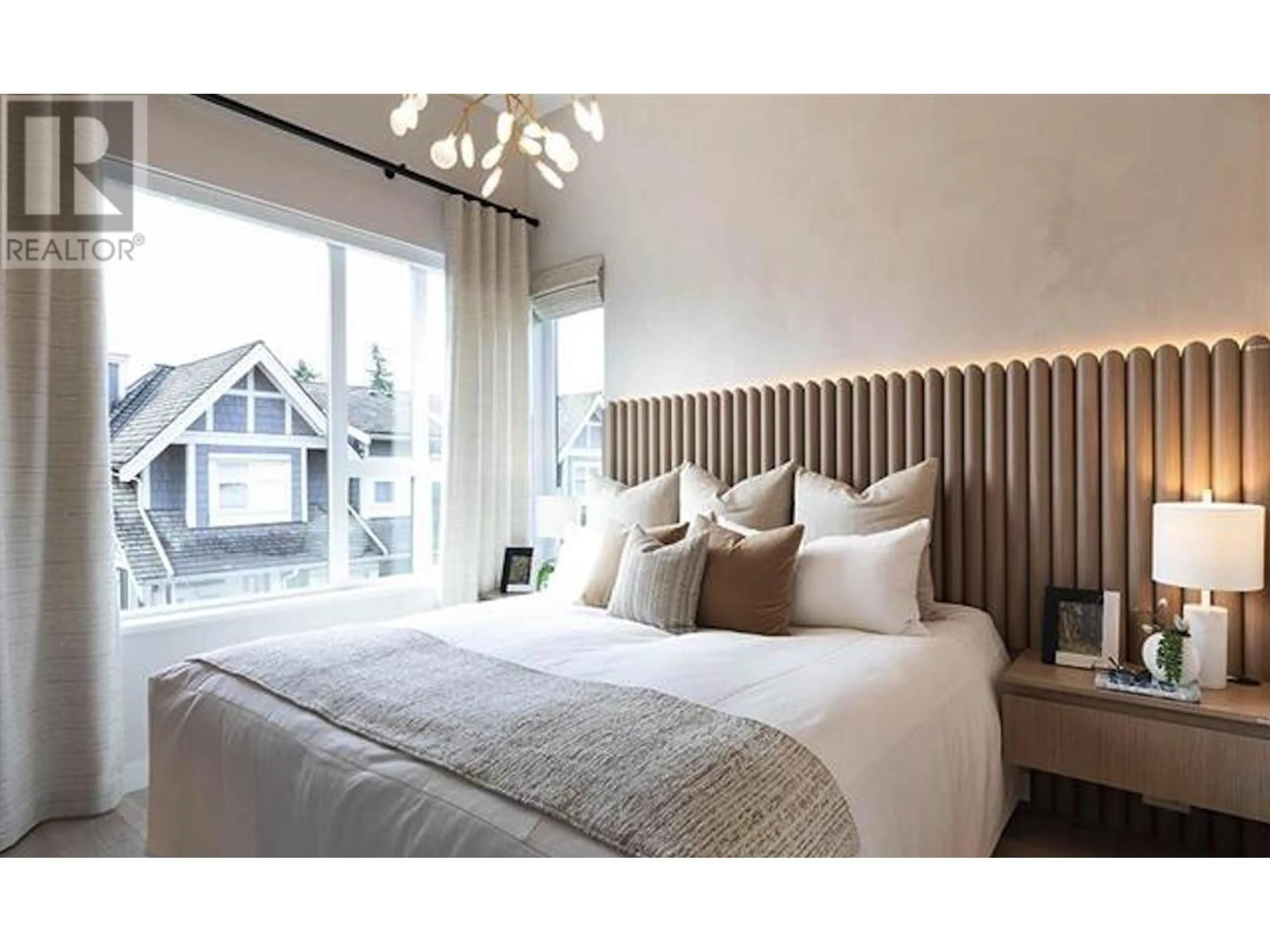 Bedroom with bed, wood/laminate floor for 6 - 2728 ACADIA ROAD, Vancouver British Columbia V6T0E6