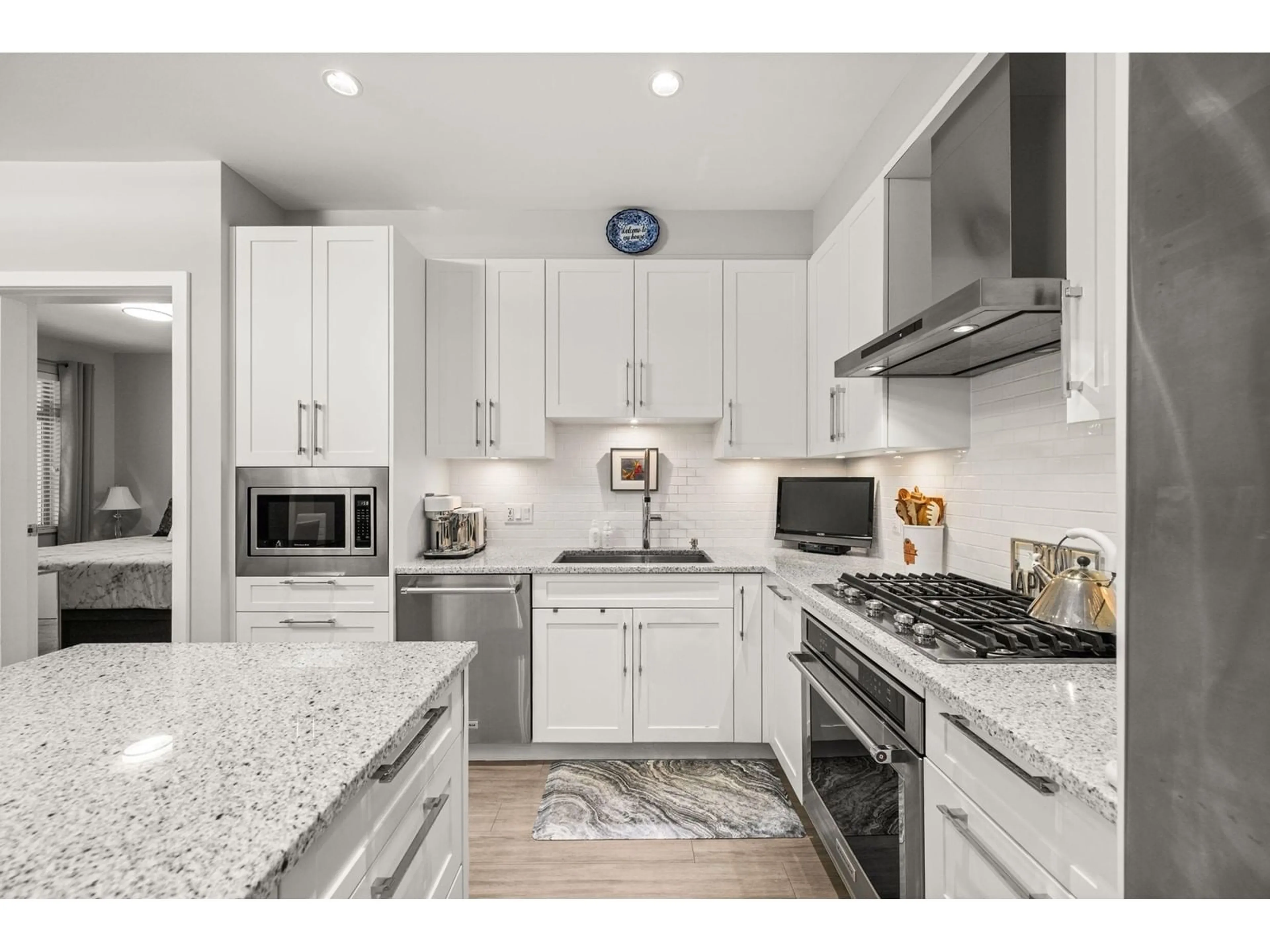 Open concept kitchen, ceramic/tile floor for 203 - 1975 154, Surrey British Columbia V4A4S2