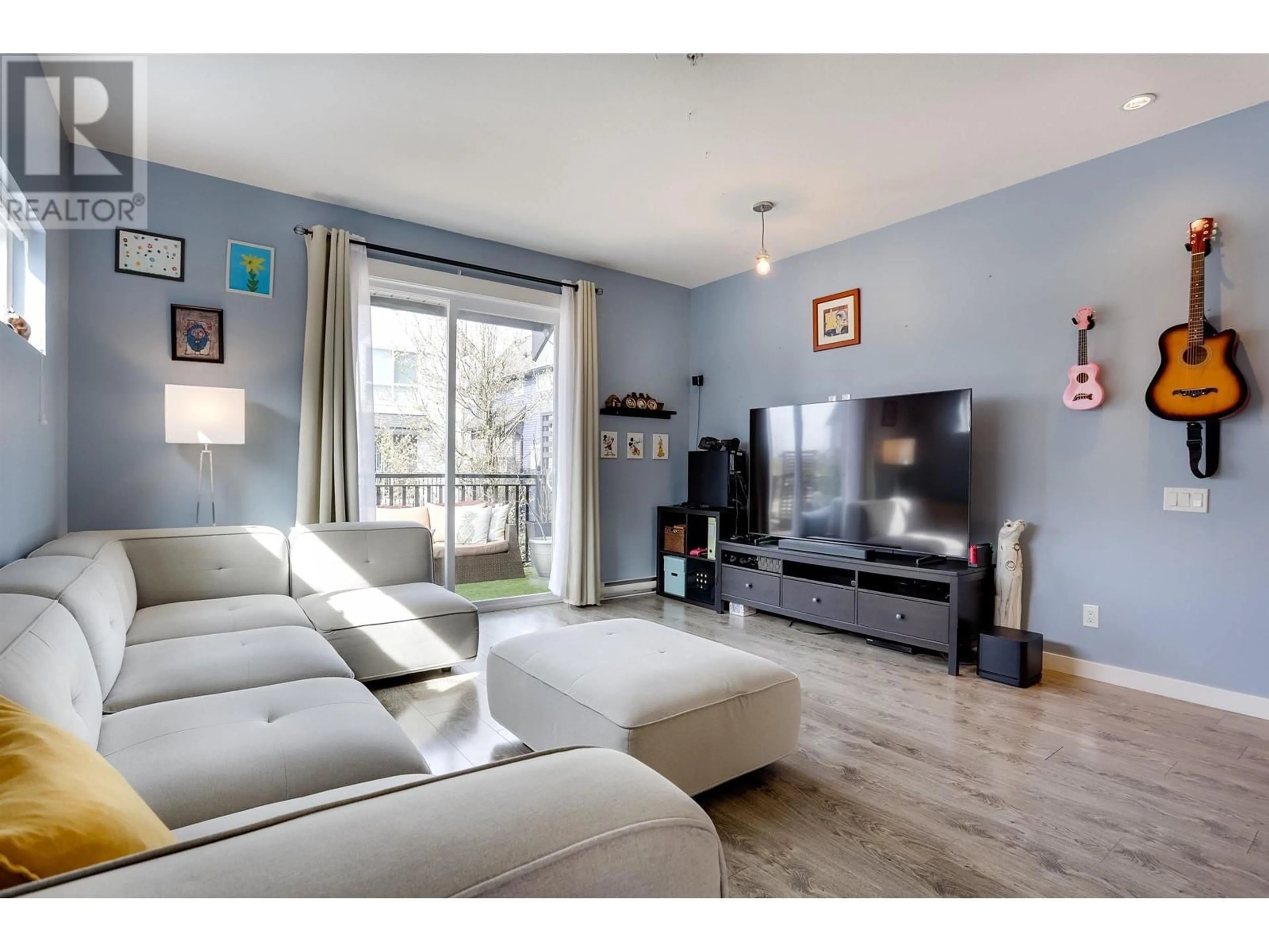 Living room with furniture, wood/laminate floor for 40 - 2325 RANGER LANE, Port Coquitlam British Columbia V3B0K7