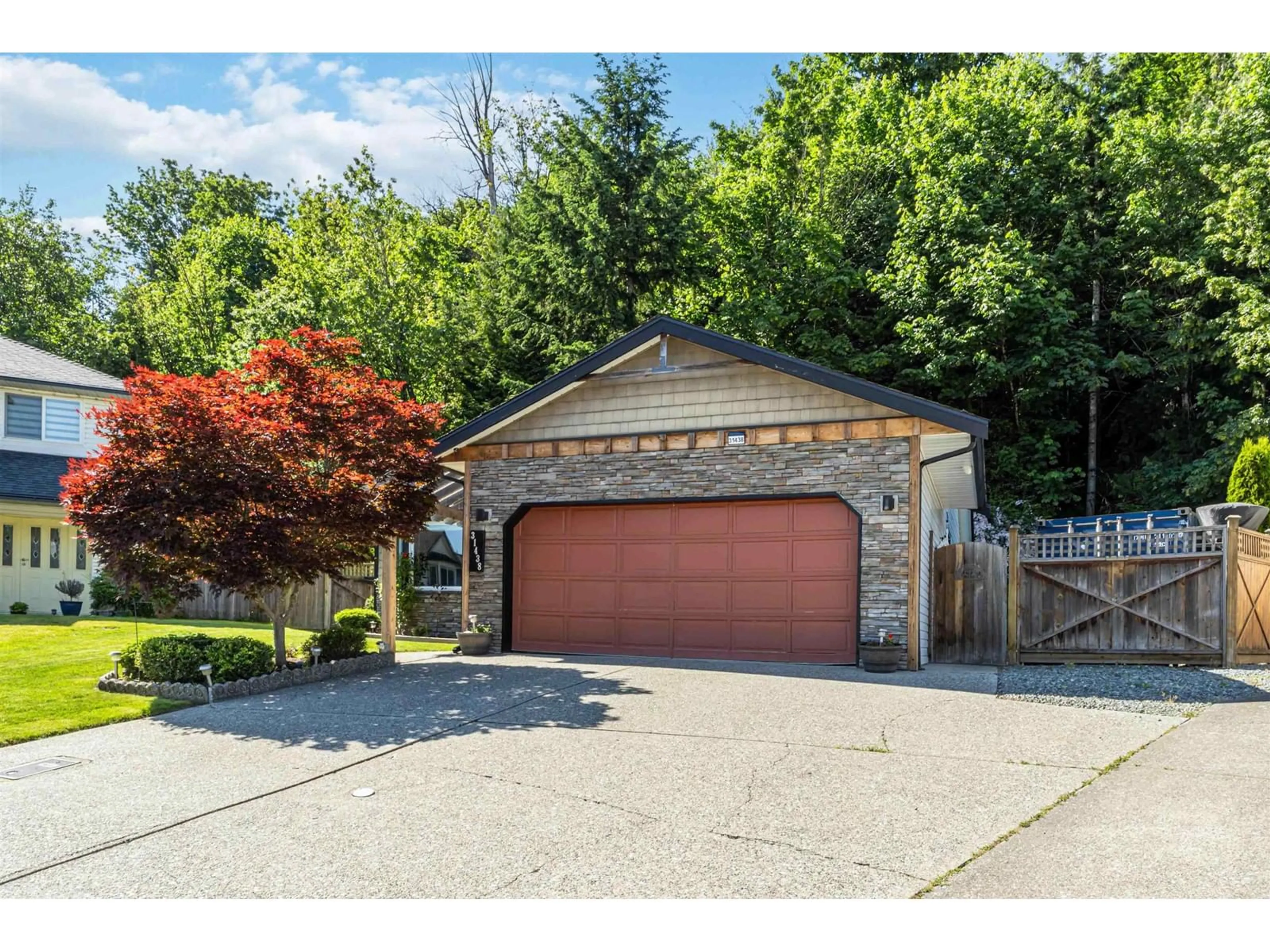 Indoor garage for 31438 CHALMERS, Abbotsford British Columbia V2T5H1