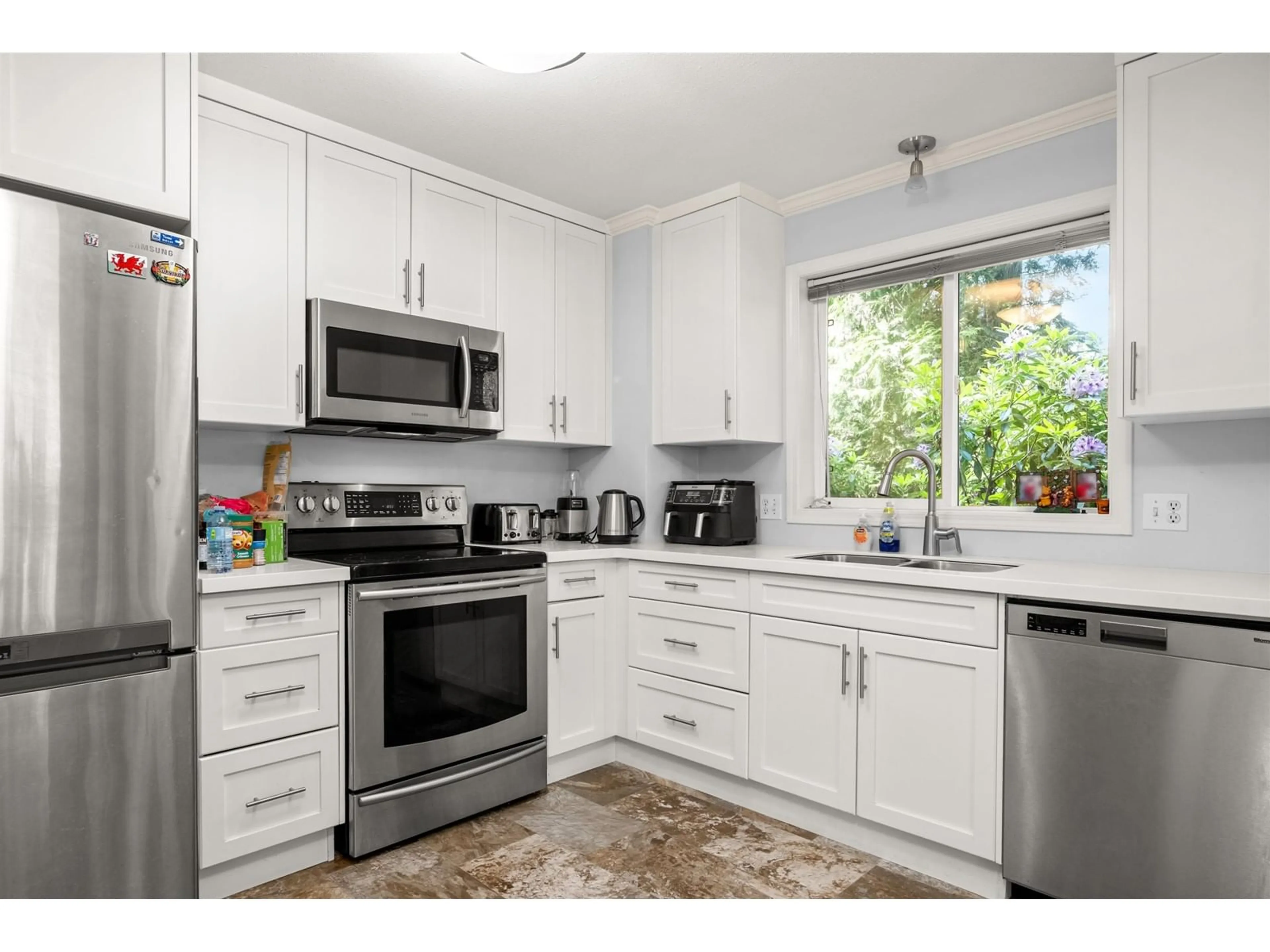 Standard kitchen, unknown for 111 - 33708 KING, Abbotsford British Columbia V2S8C6