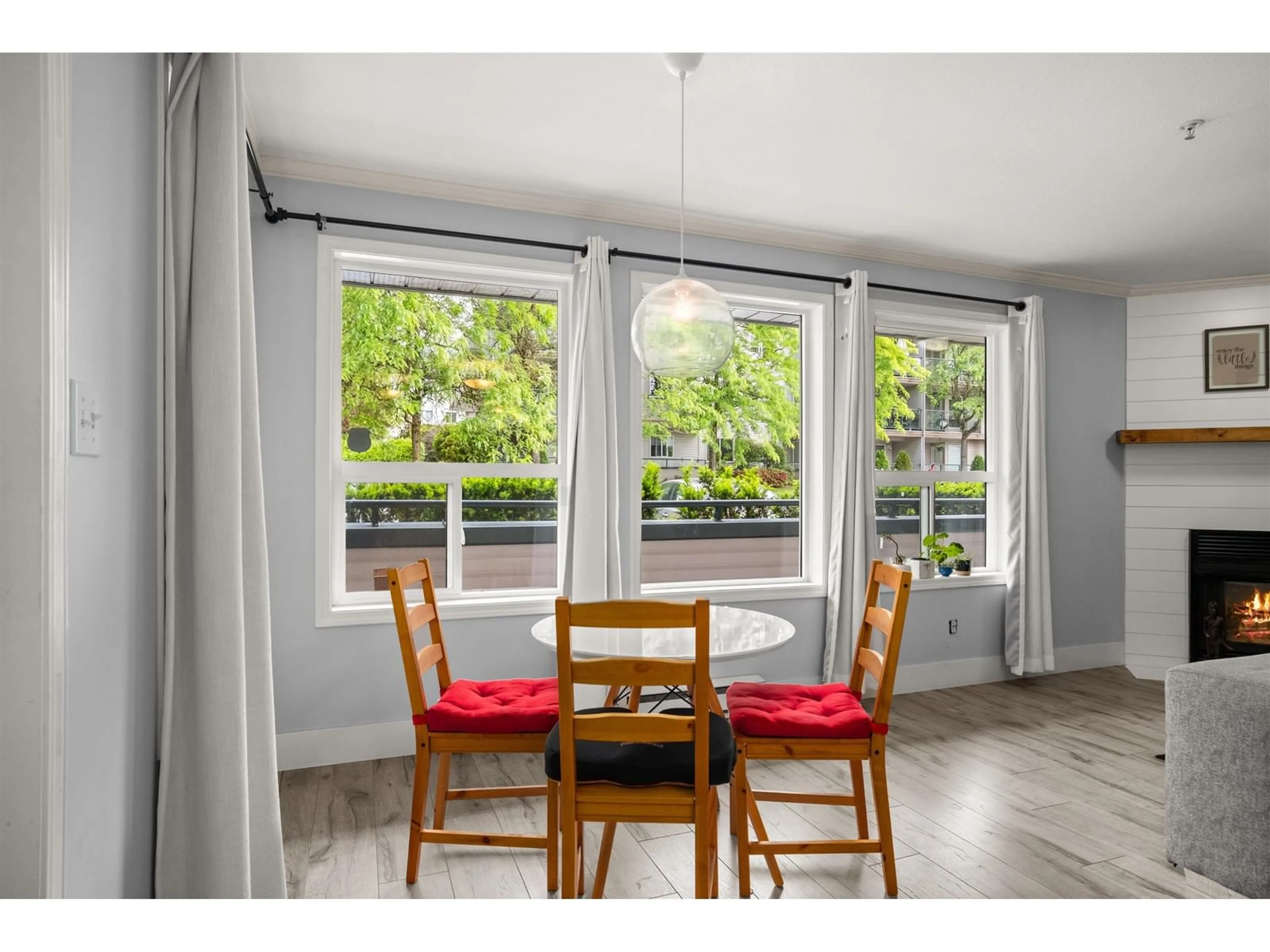 Dining room, wood/laminate floor for 111 - 33708 KING, Abbotsford British Columbia V2S8C6