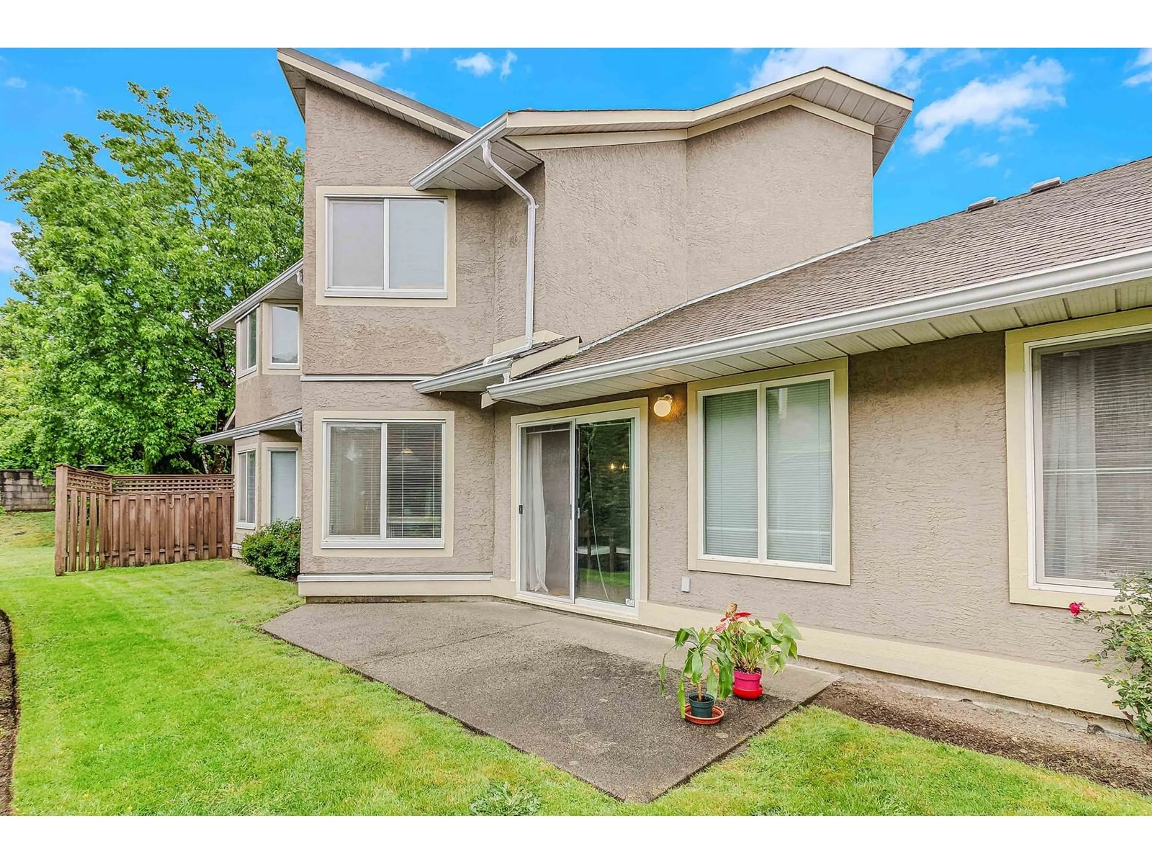 Home with vinyl exterior material, street for 11 - 16128 86, Surrey British Columbia V4N3J9