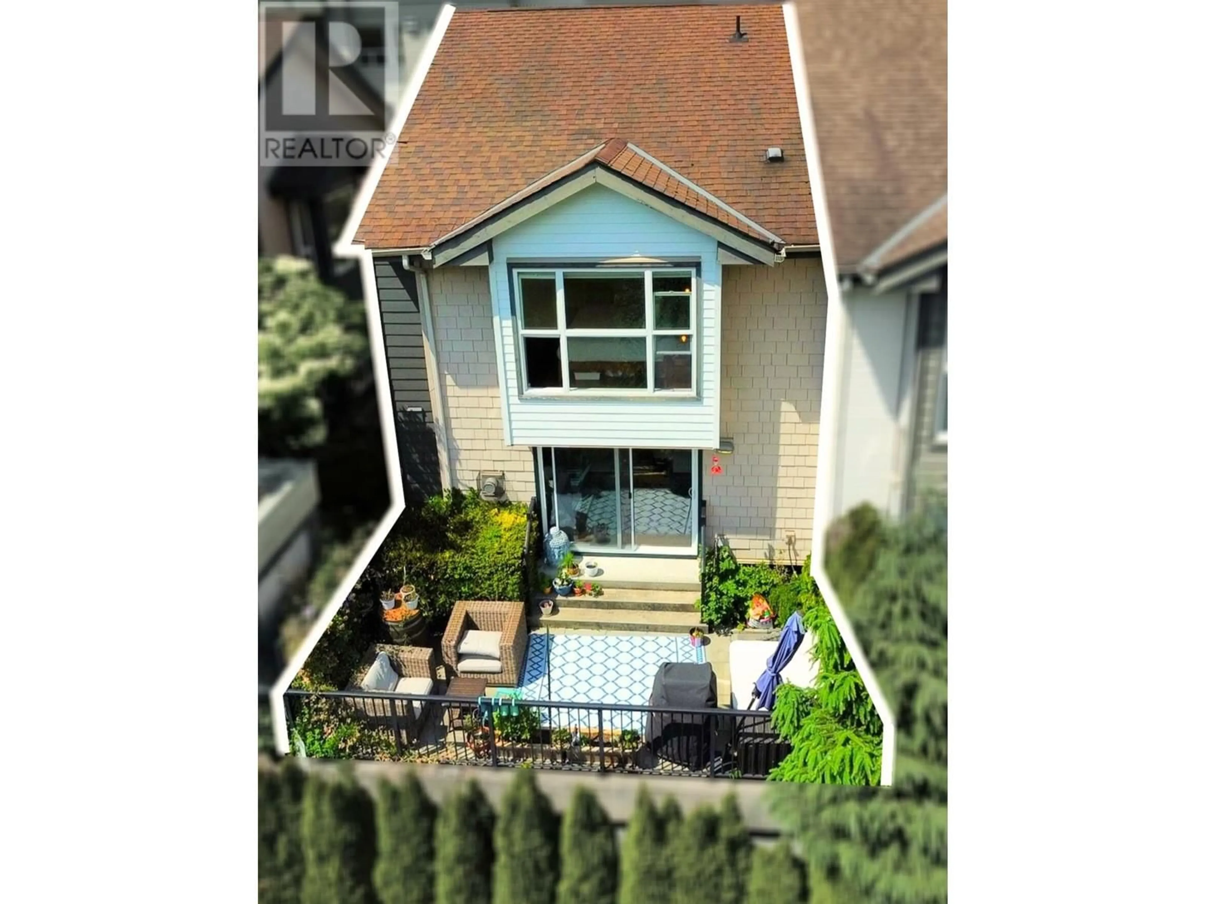 A pic from outside/outdoor area/front of a property/back of a property/a pic from drone, street for 16 - 1204 MAIN STREET, Squamish British Columbia V8B0S3