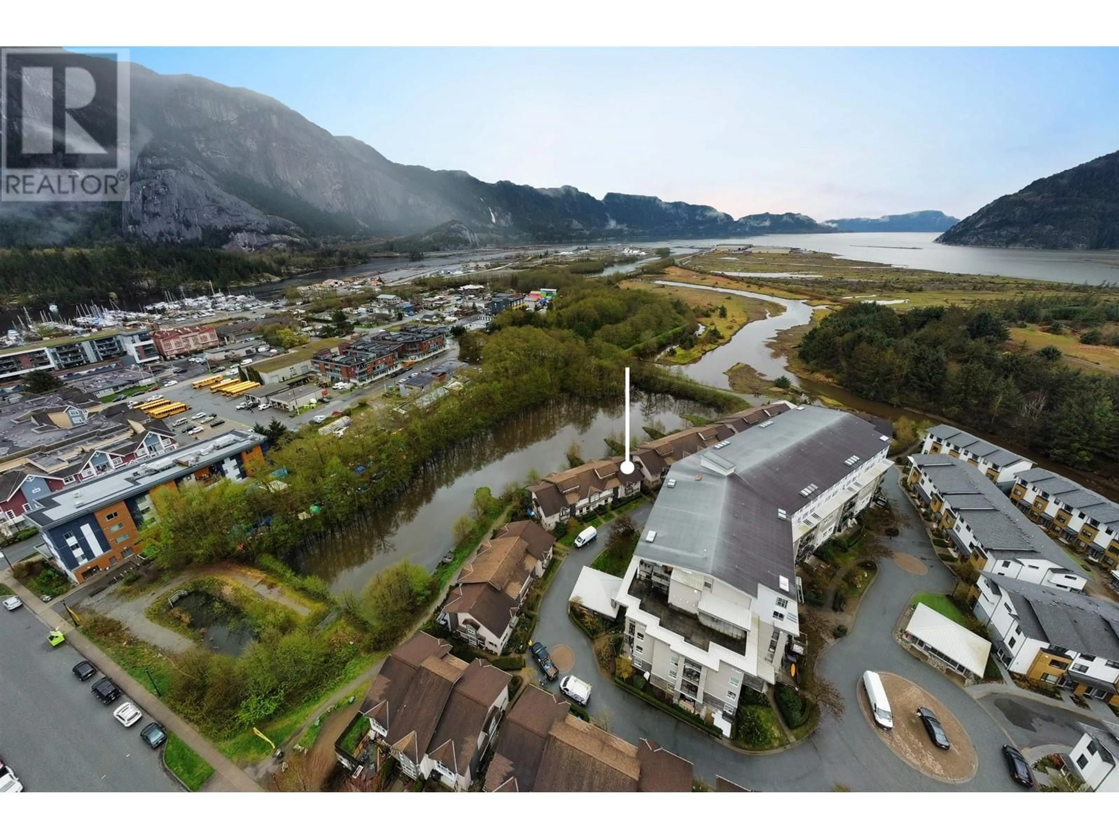 A pic from outside/outdoor area/front of a property/back of a property/a pic from drone, mountain view for 16 - 1204 MAIN STREET, Squamish British Columbia V8B0S3