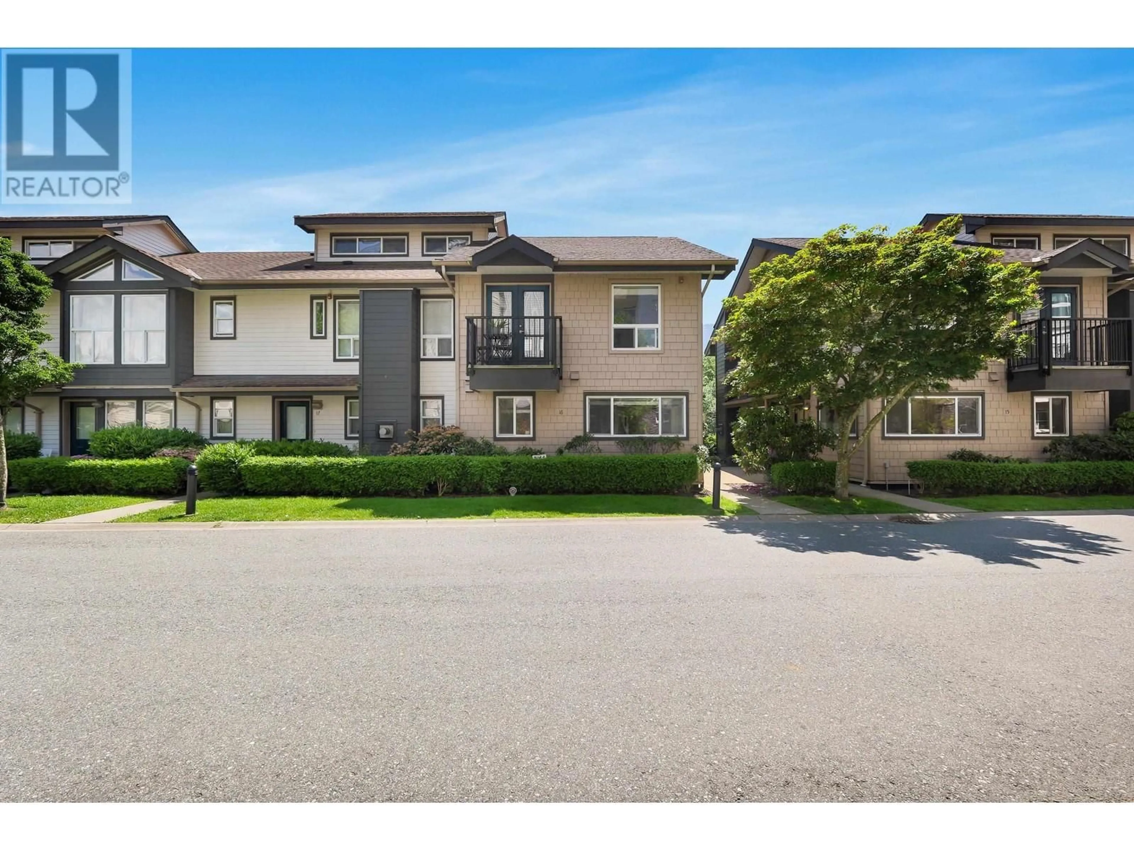 A pic from outside/outdoor area/front of a property/back of a property/a pic from drone, street for 16 - 1204 MAIN STREET, Squamish British Columbia V8B0S3