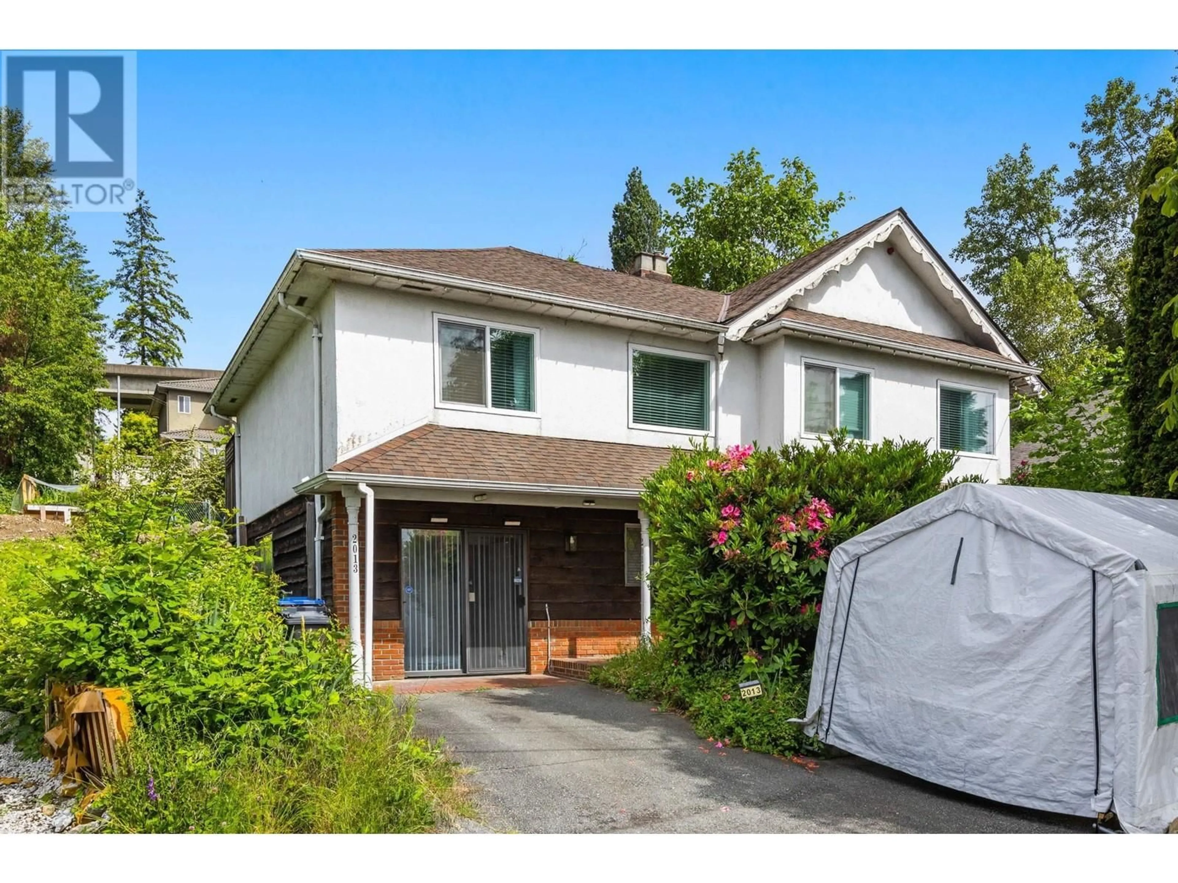 Home with vinyl exterior material, street for 2013 MARINE WAY, New Westminster British Columbia V3M2H2