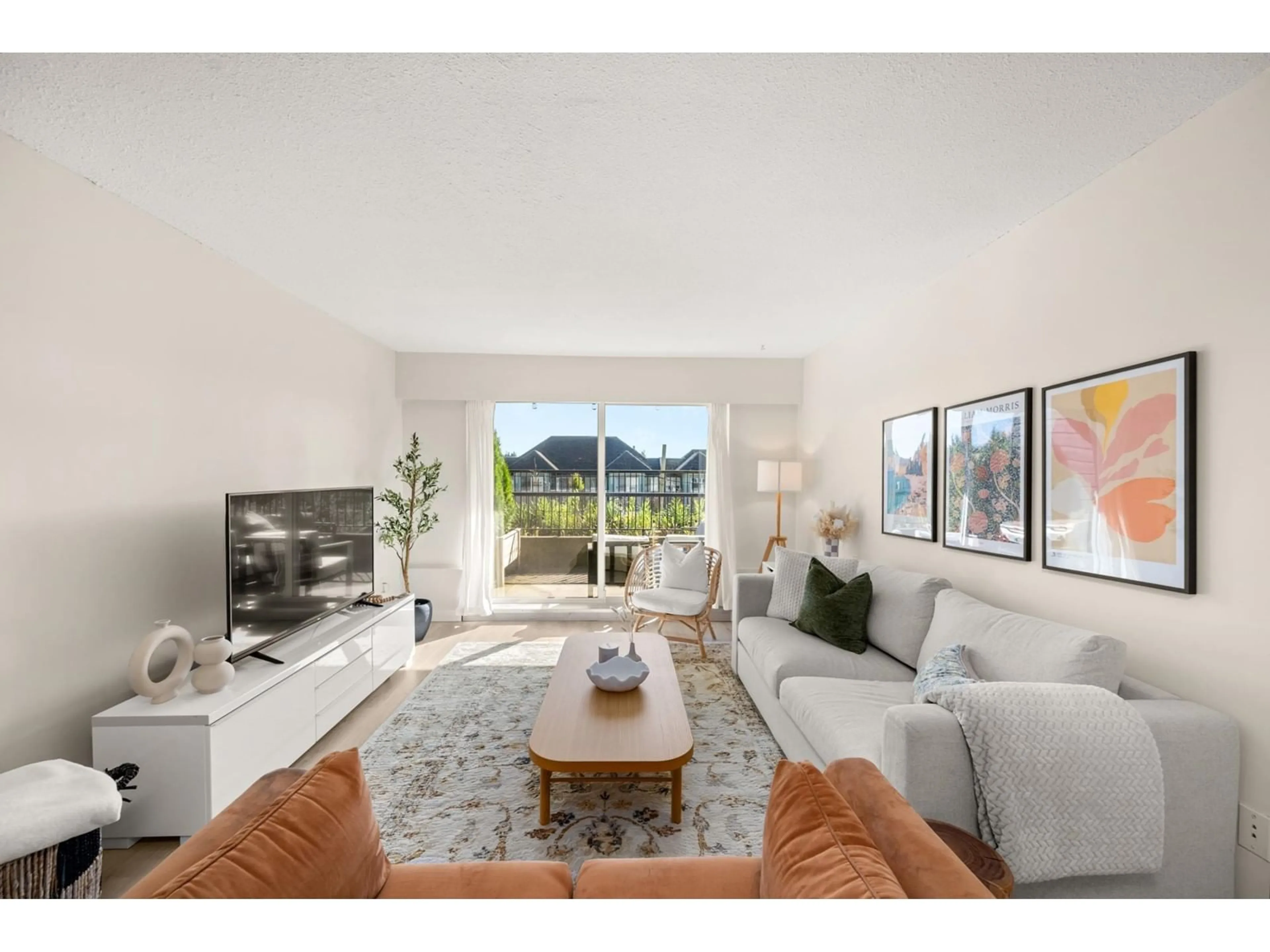 Living room with furniture, unknown for 111 - 2551 WILLOW, Abbotsford British Columbia V2S5Z9