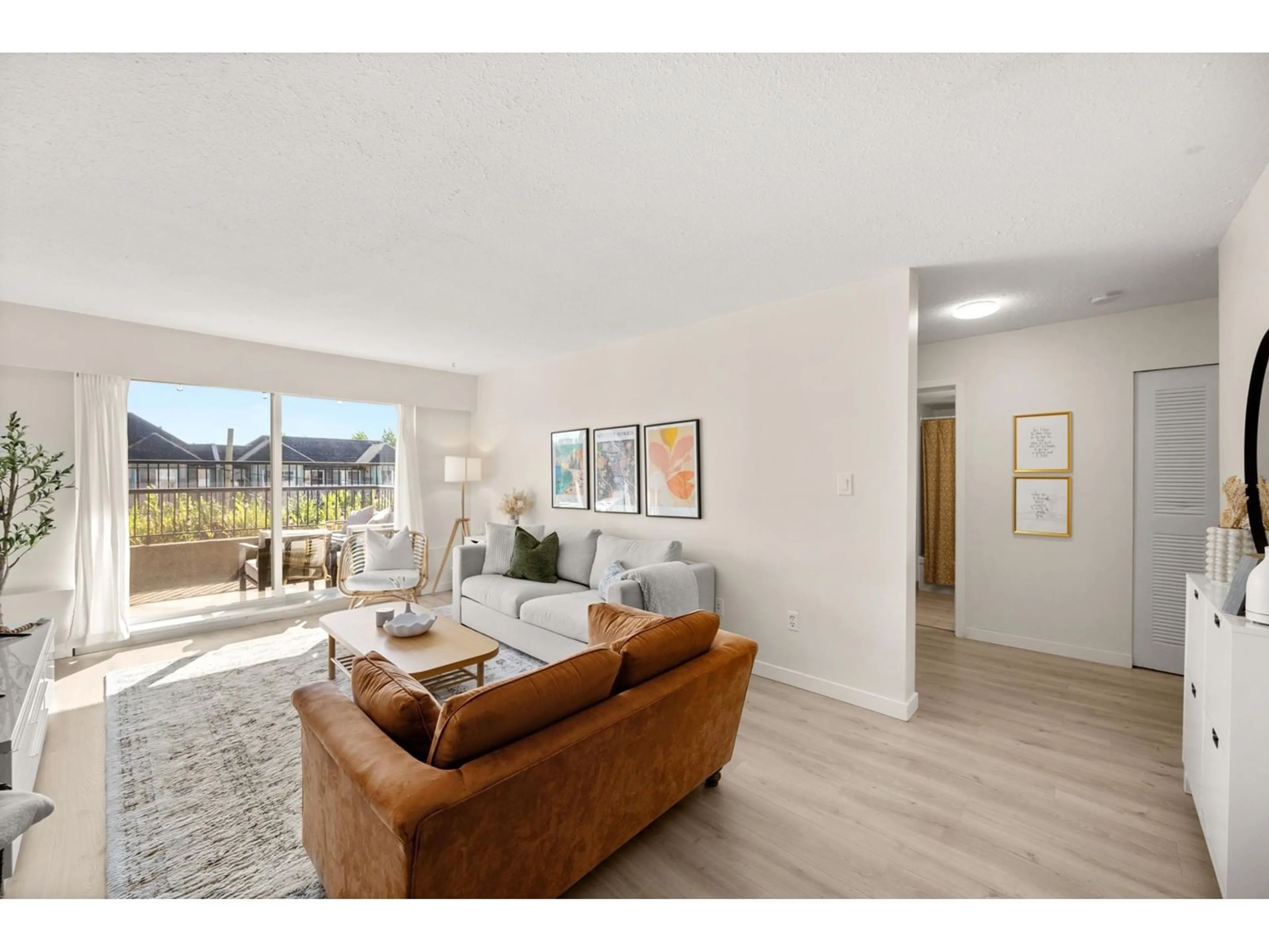 Living room with furniture, unknown for 111 - 2551 WILLOW, Abbotsford British Columbia V2S5Z9