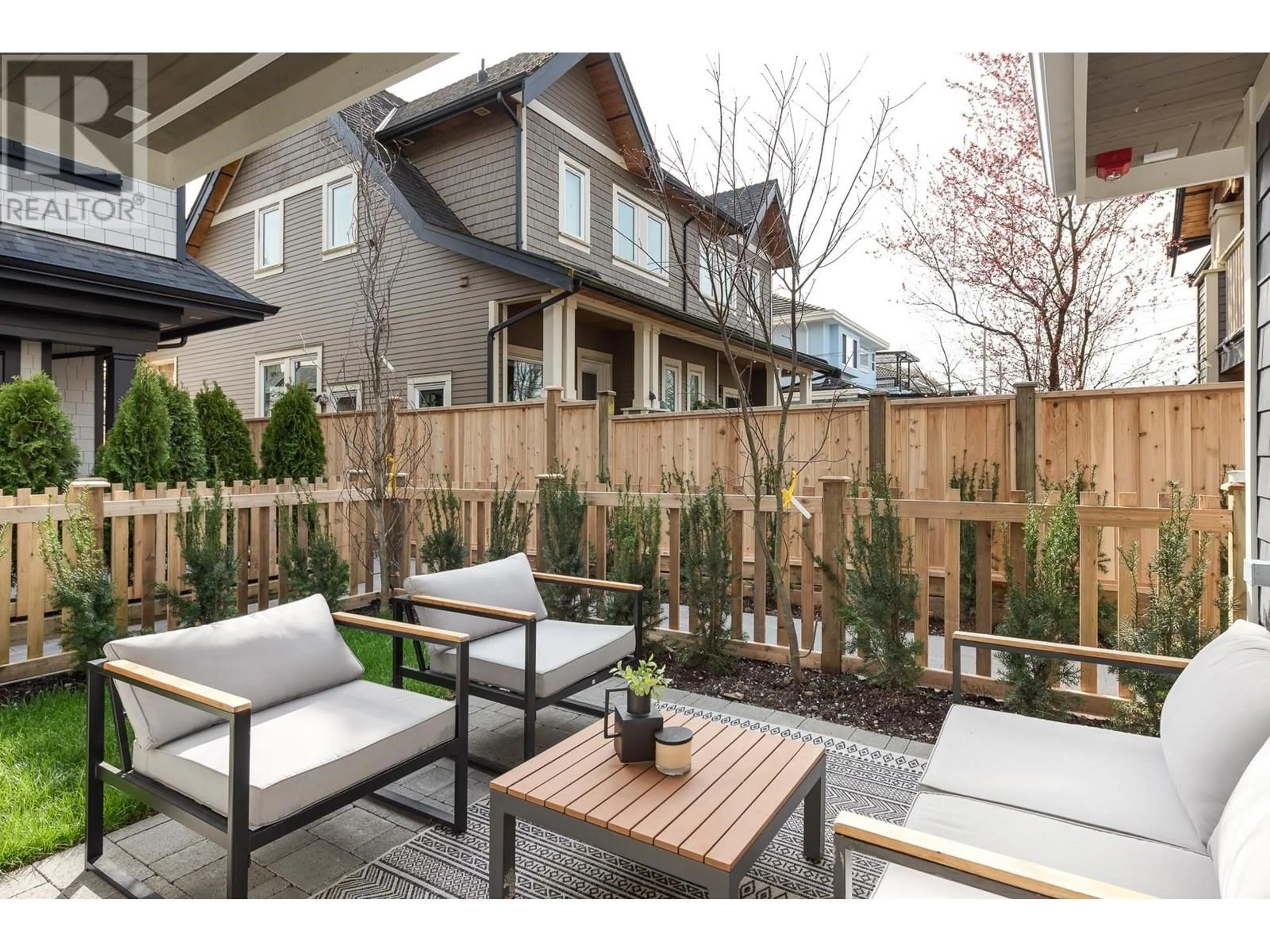 Patio, street for 1071 22ND AVENUE, Vancouver British Columbia V5V1W2