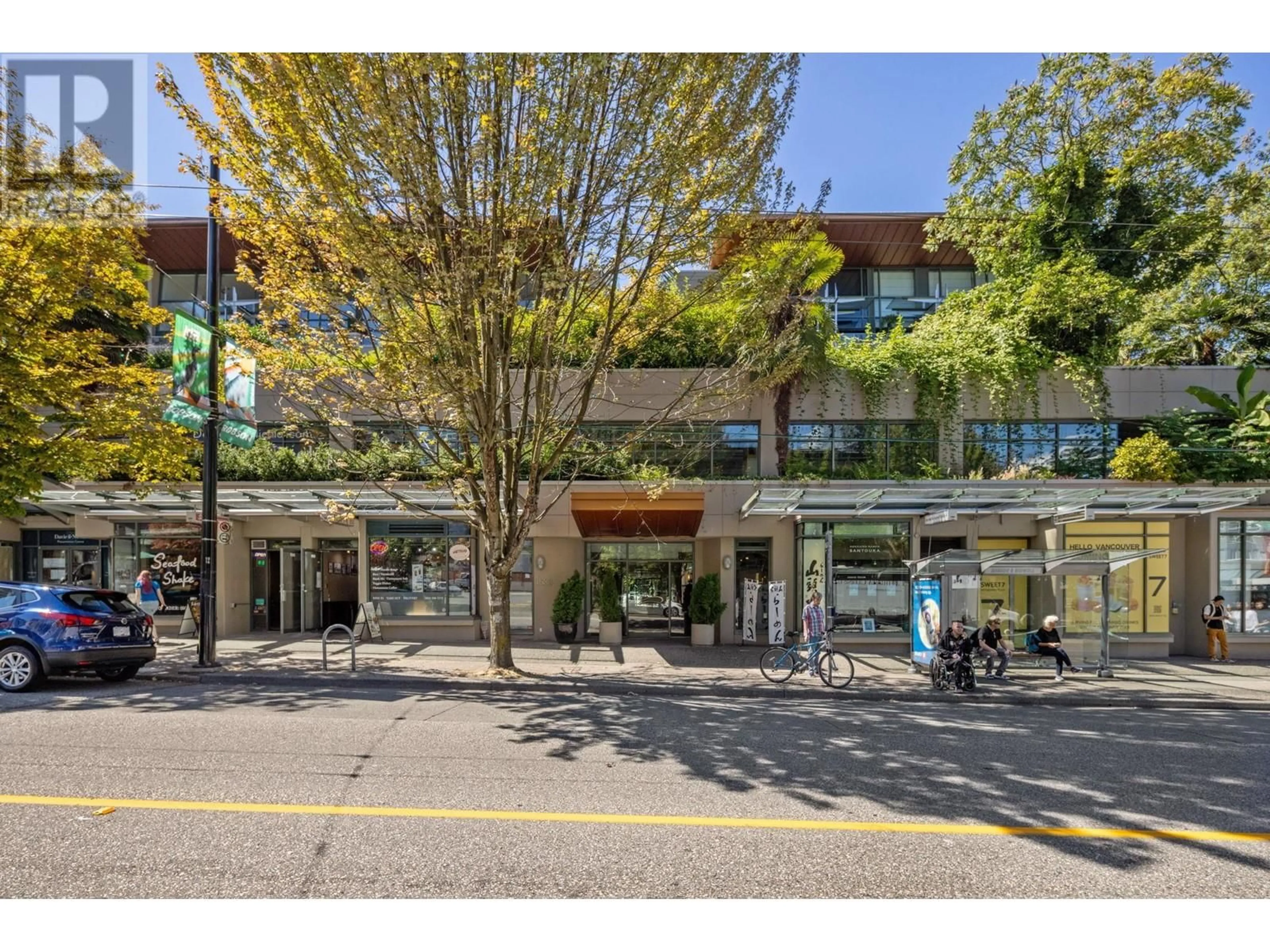 Indoor foyer for 100 - 1688 ROBSON STREET, Vancouver British Columbia V6G1C7