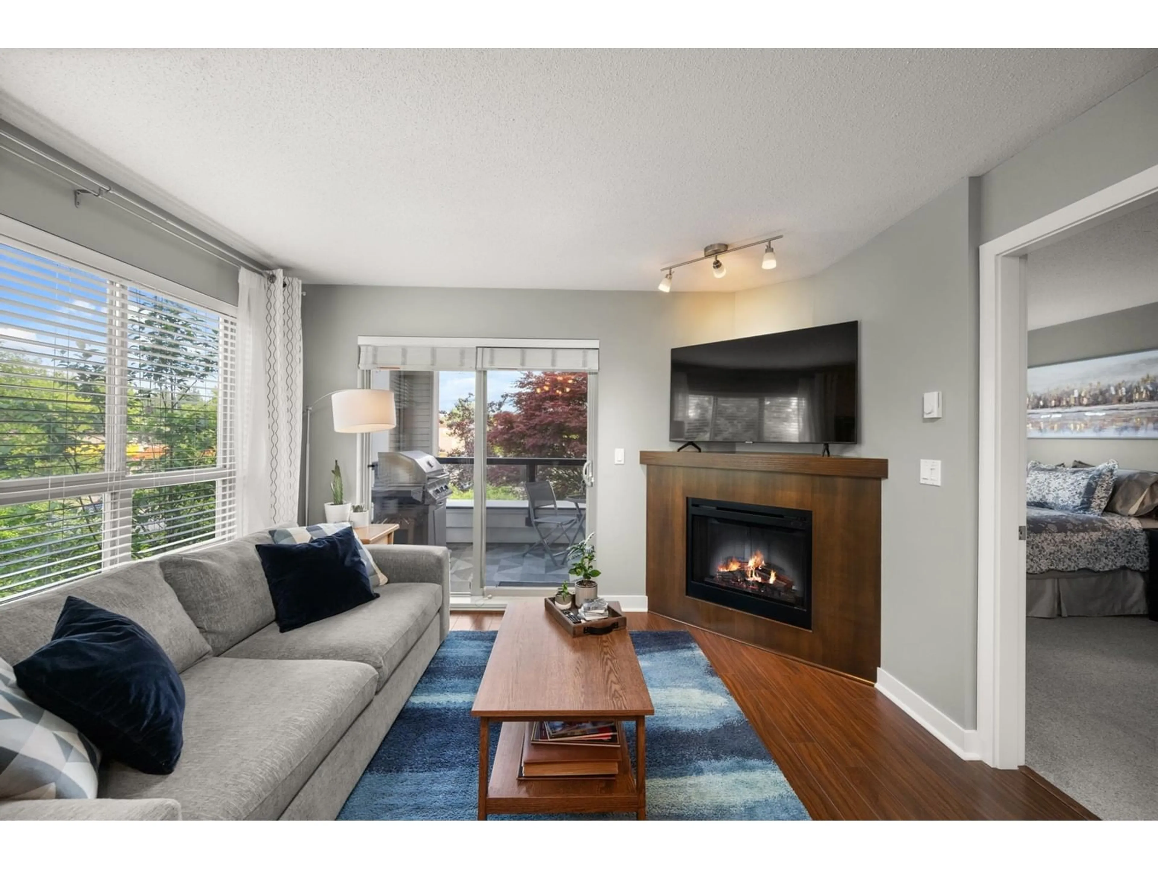 Living room with furniture, wood/laminate floor for D204 - 8929 202, Langley British Columbia V1M0B4