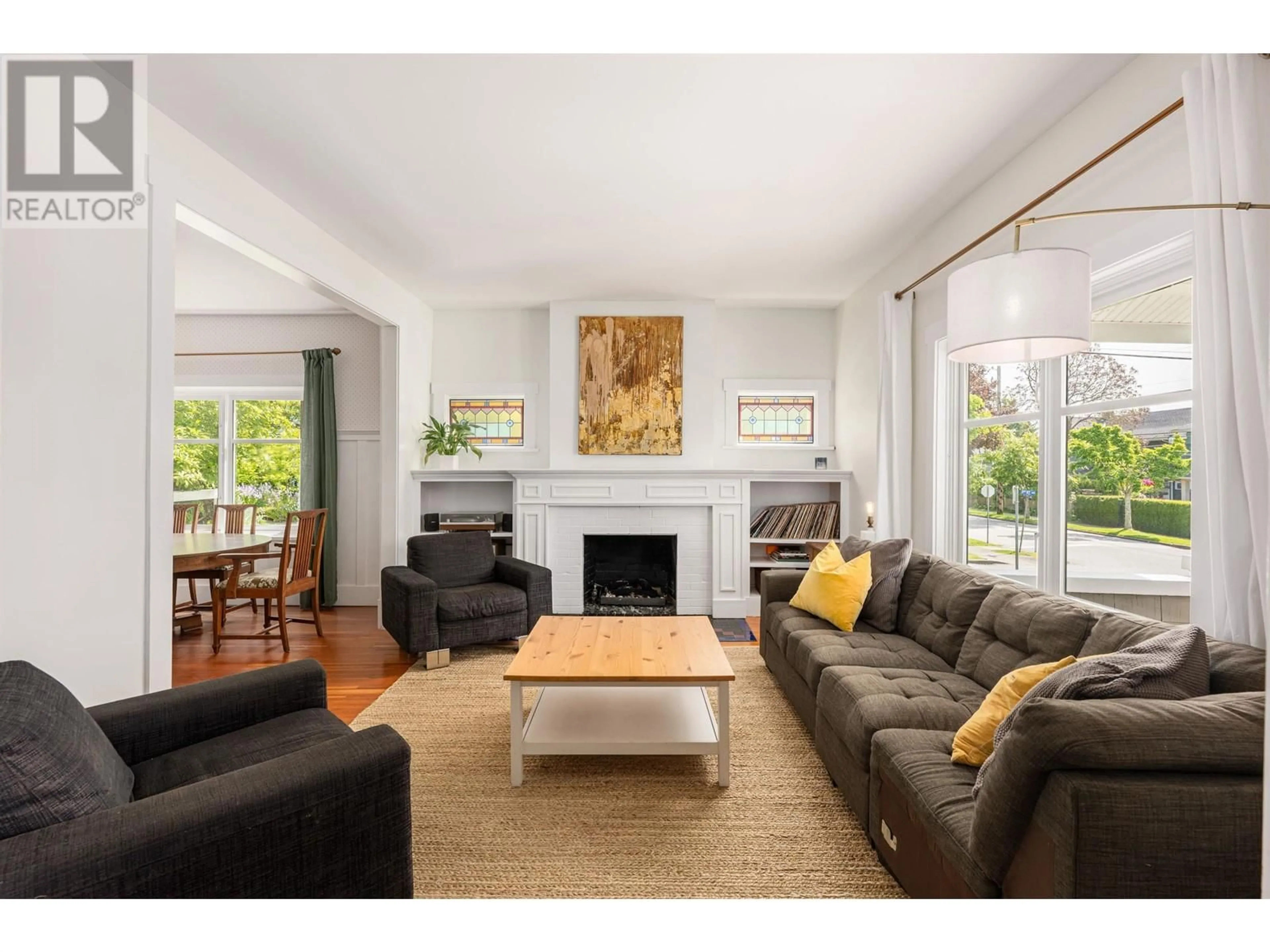 Living room with furniture, unknown for 301 FOURTH AVENUE, New Westminster British Columbia V3L1N8