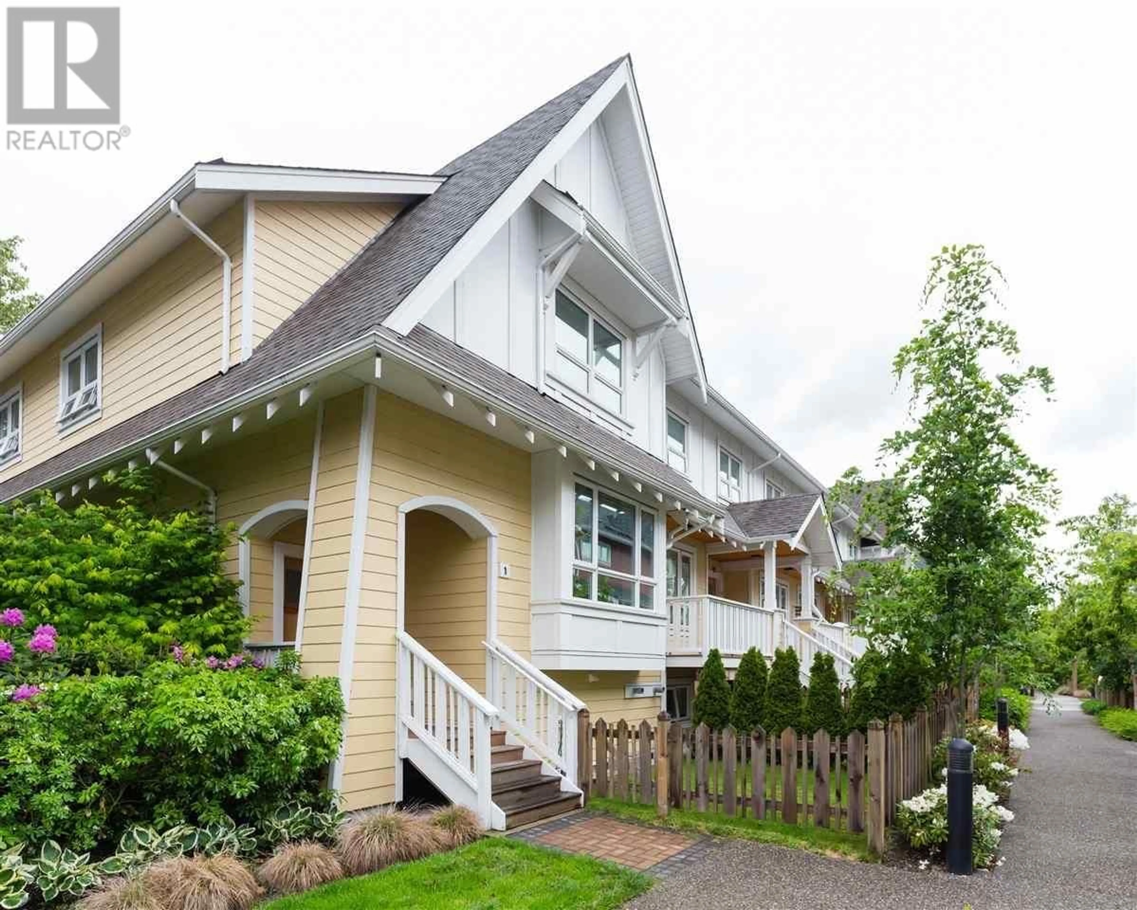 Home with vinyl exterior material, street for 1 - 258 CAMATA STREET, New Westminster British Columbia V3M0H8