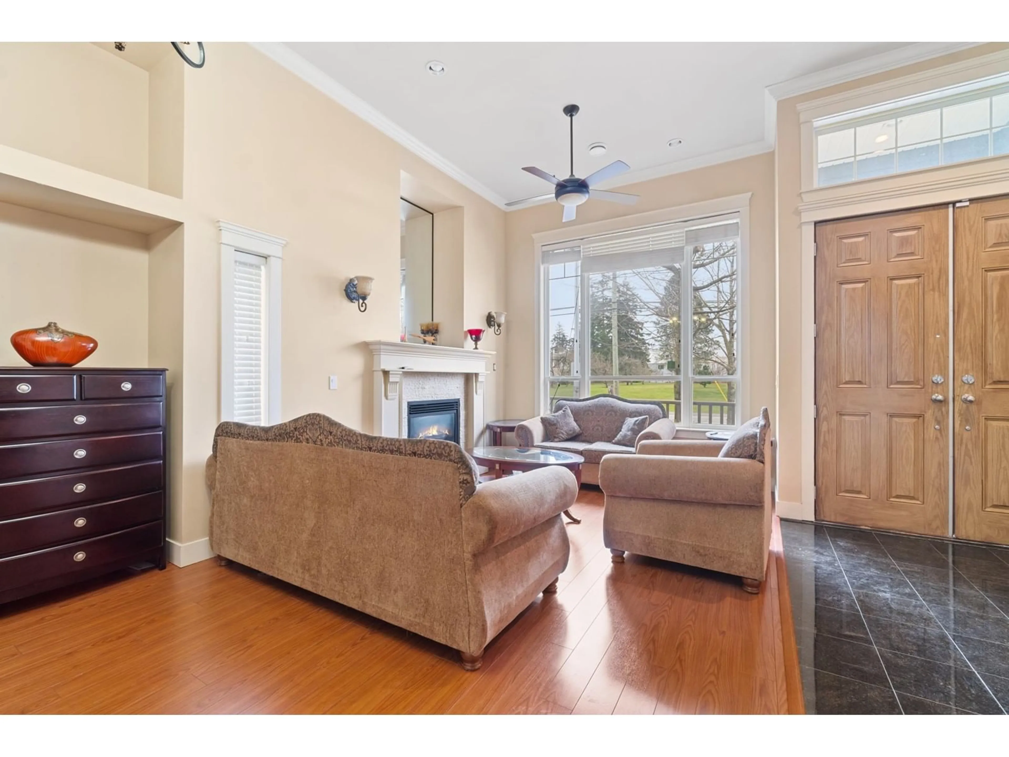 Living room with furniture, unknown for 7093 126 STREET, Surrey British Columbia V3W4A8
