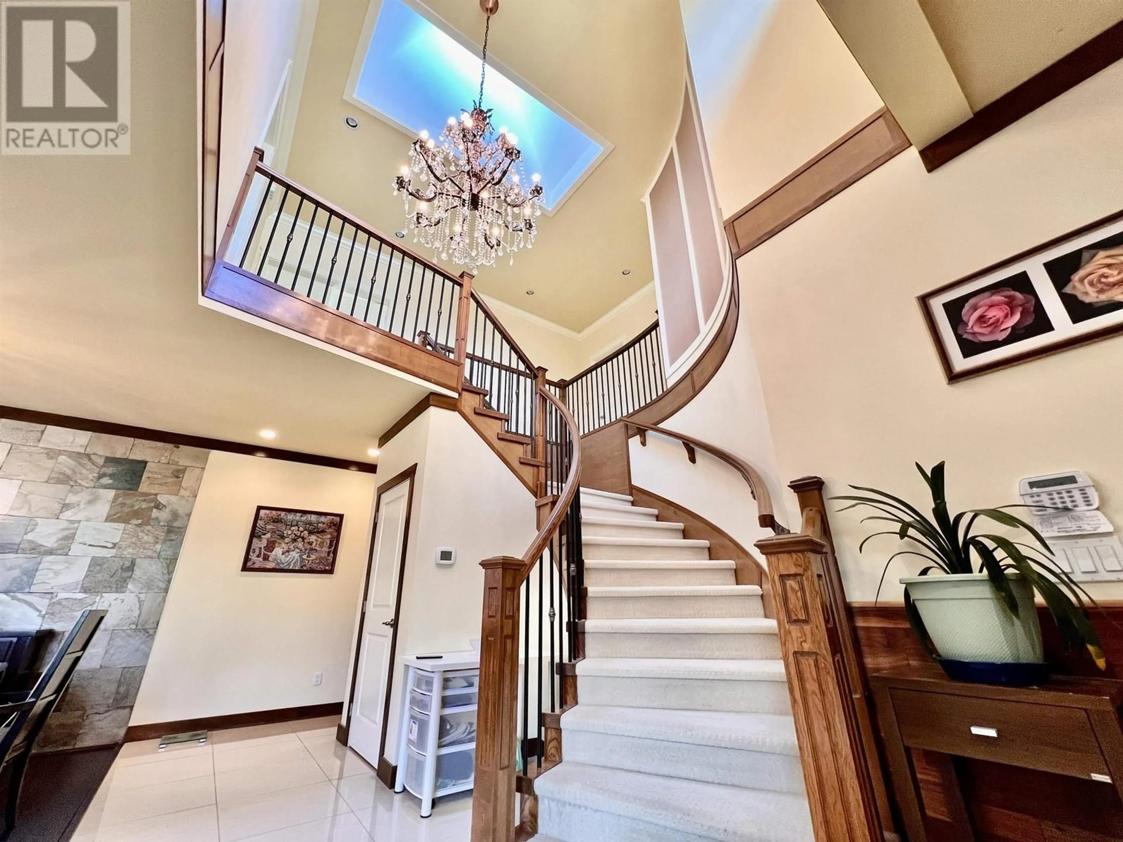 Indoor foyer for 7994 ELWELL STREET, Burnaby British Columbia V5E1M4