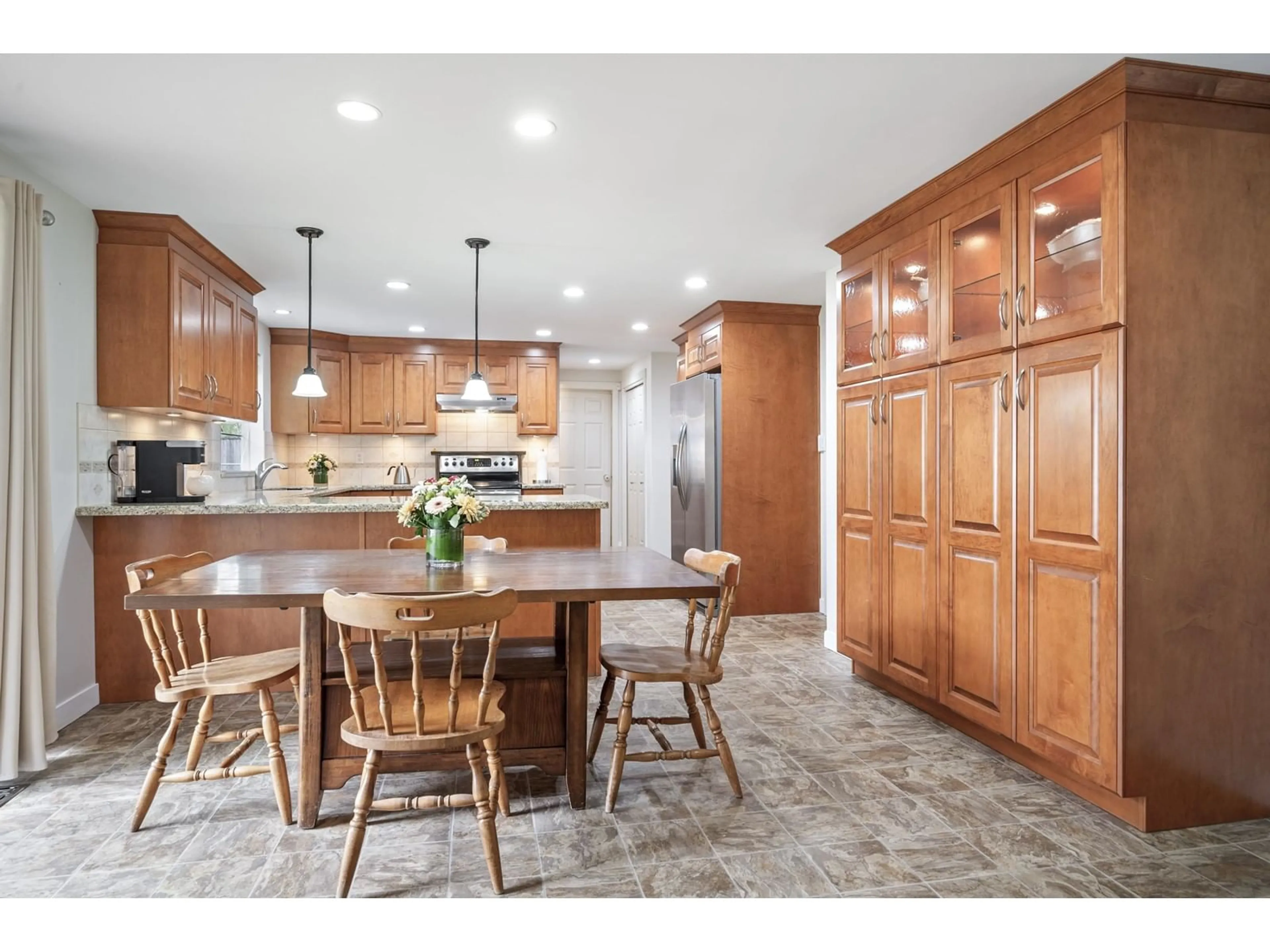 Open concept kitchen, unknown for 4195 207A, Langley British Columbia V3A2G5