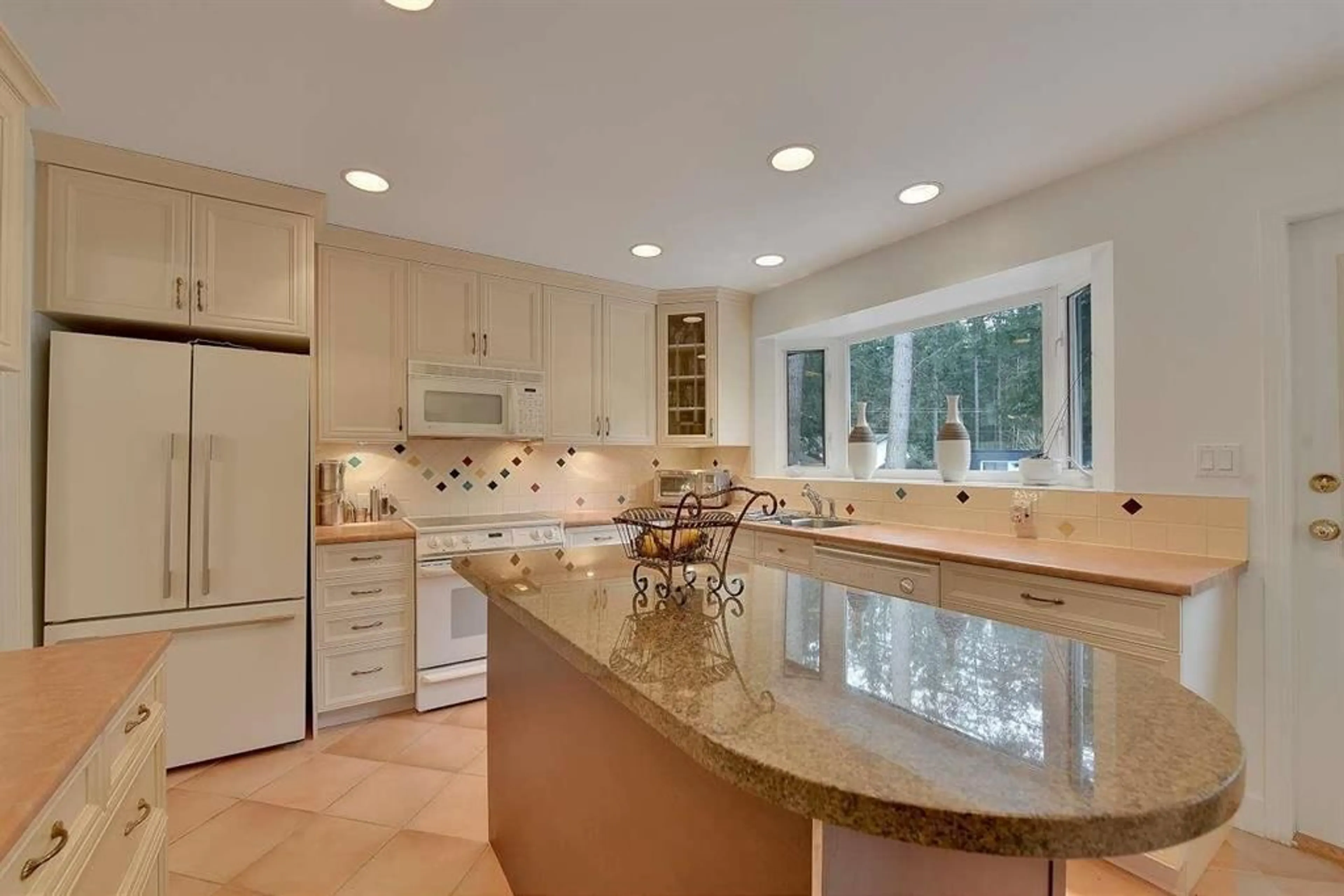 Contemporary kitchen, ceramic/tile floor for 11130 64A, Delta British Columbia V4E1E3