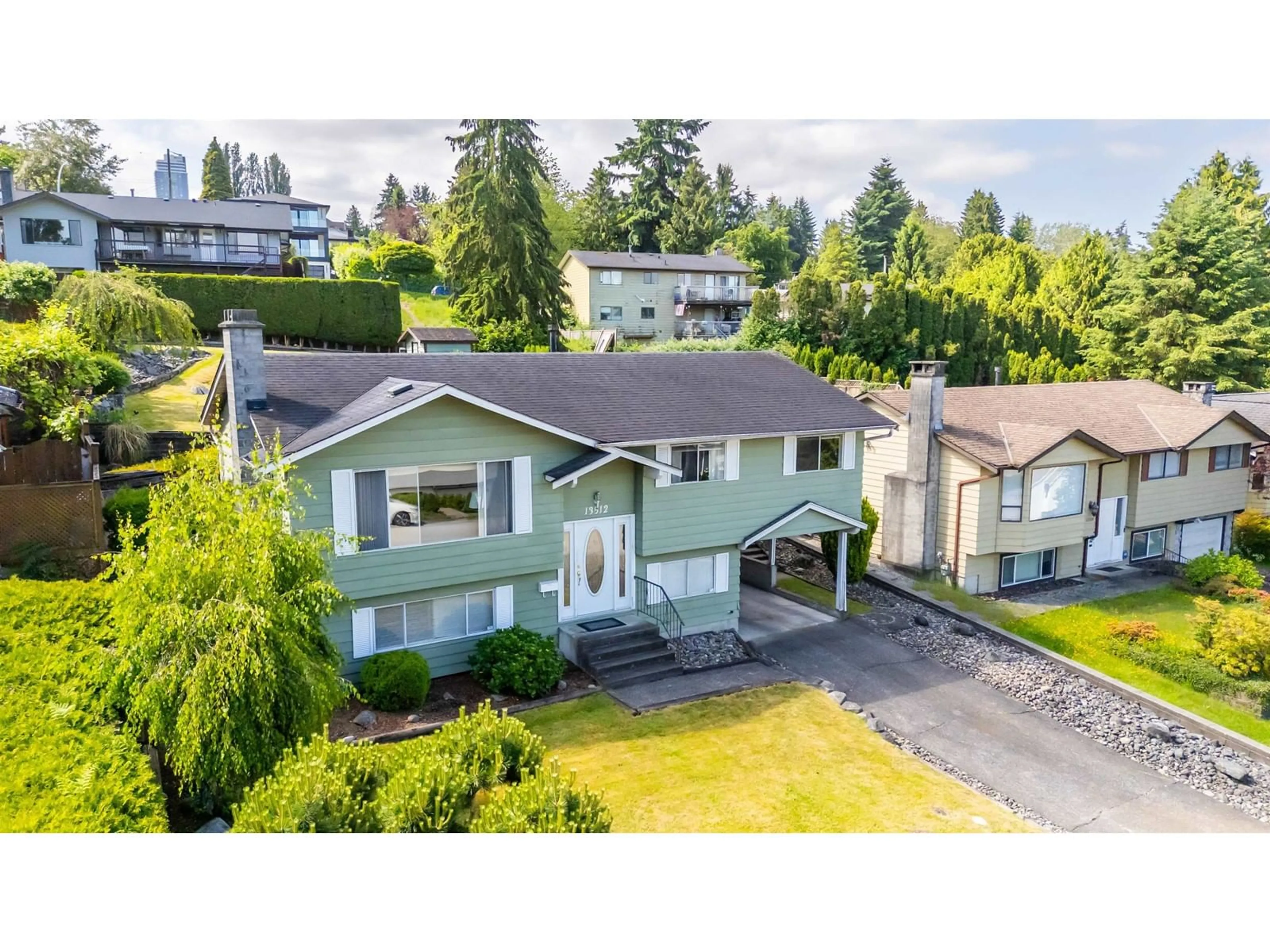 A pic from outside/outdoor area/front of a property/back of a property/a pic from drone, street for 13512 CRESTVIEW, Surrey British Columbia V3R6T2