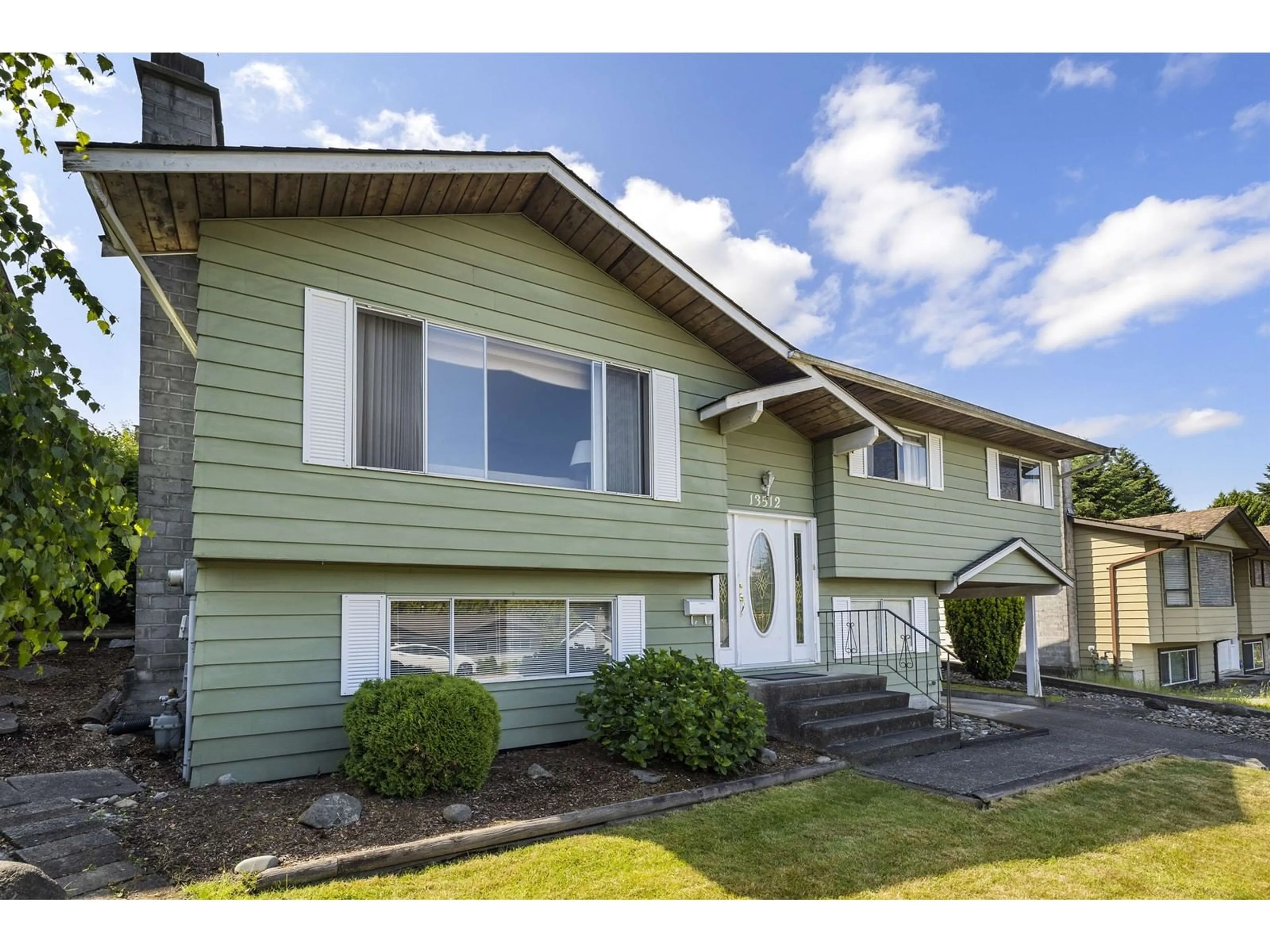 Home with vinyl exterior material, street for 13512 CRESTVIEW, Surrey British Columbia V3R6T2