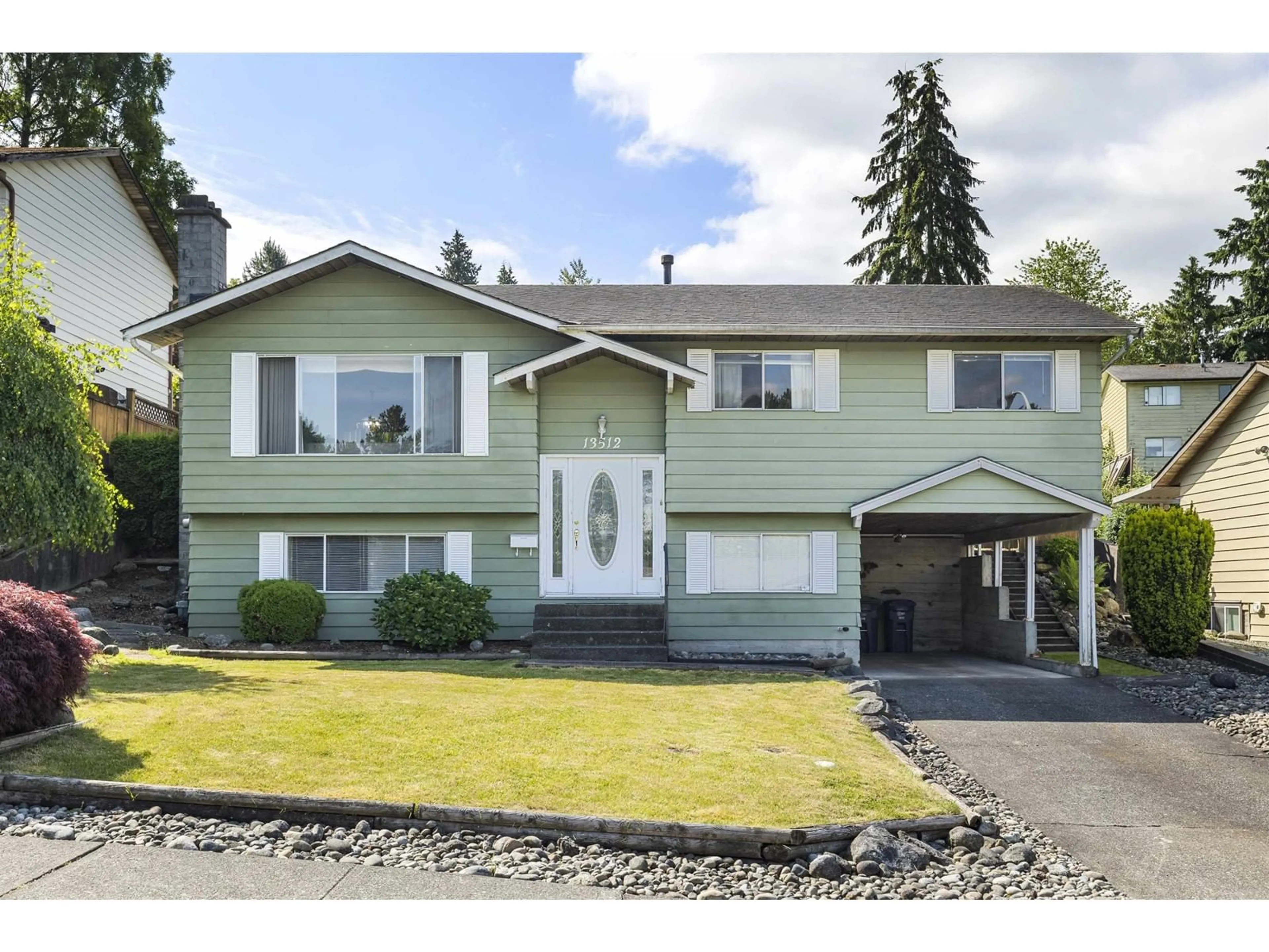 Home with vinyl exterior material, street for 13512 CRESTVIEW, Surrey British Columbia V3R6T2