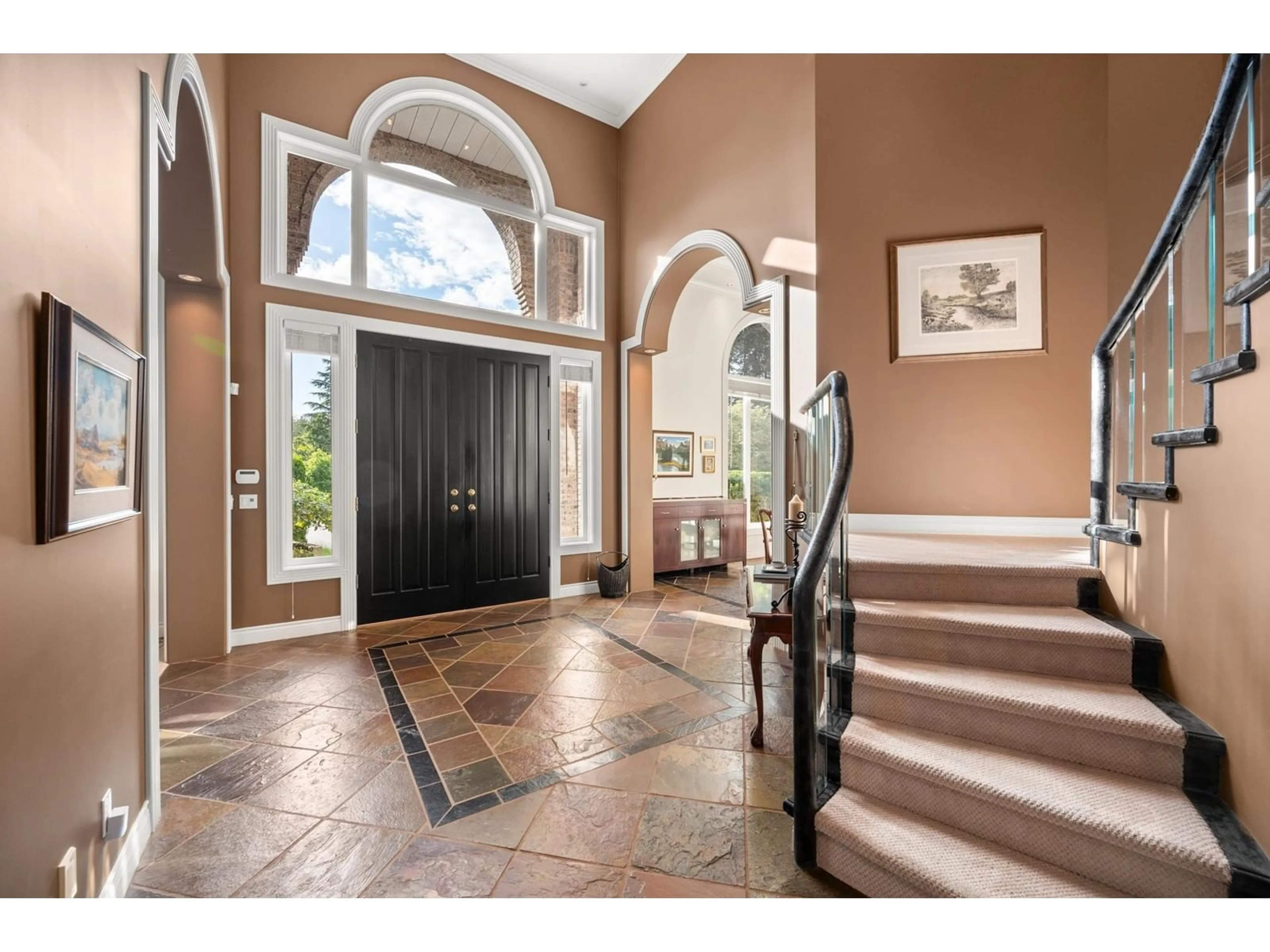 Indoor entryway for 13422 20A, Surrey British Columbia V4A9N8