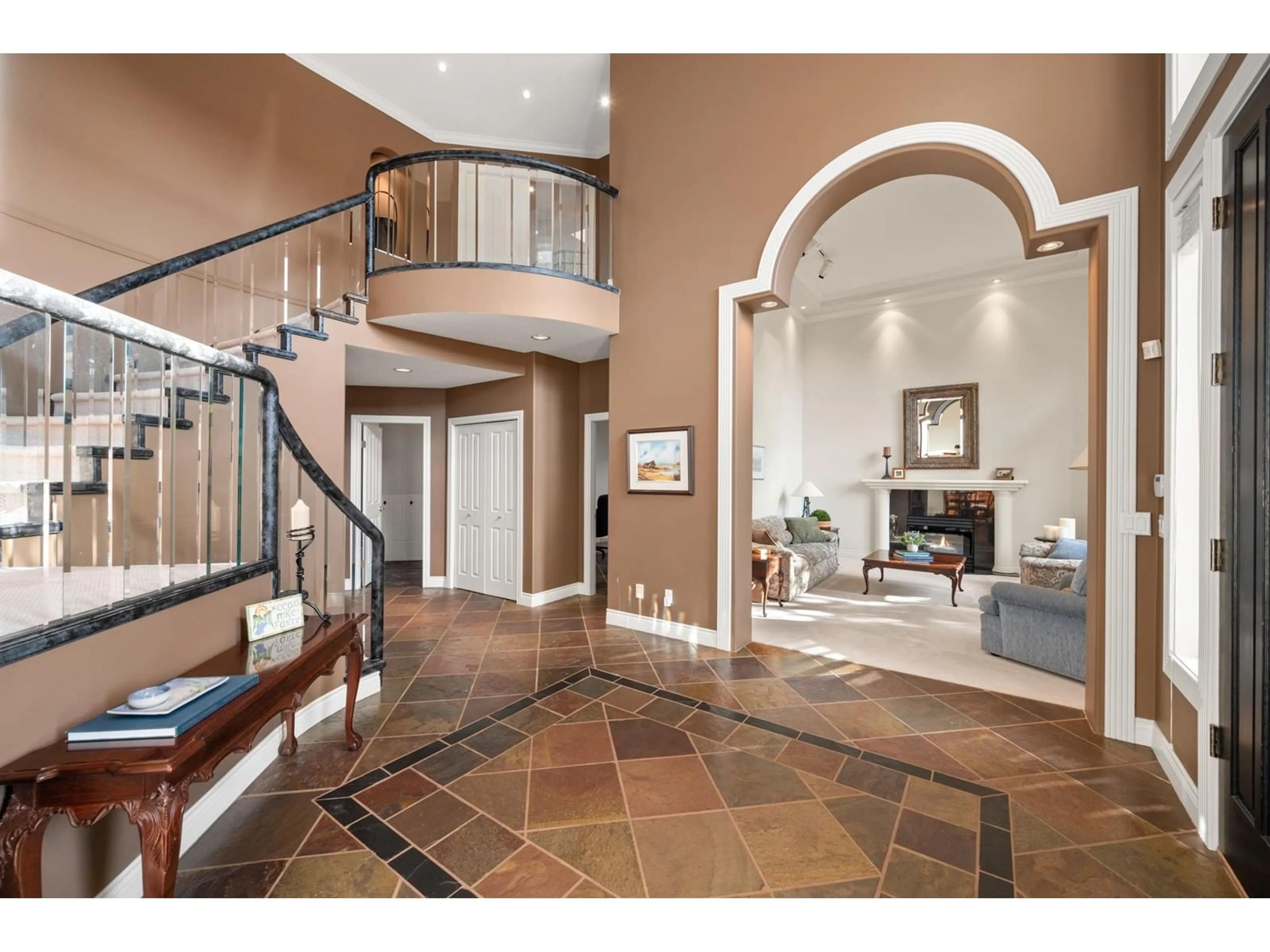 Indoor entryway for 13422 20A, Surrey British Columbia V4A9N8