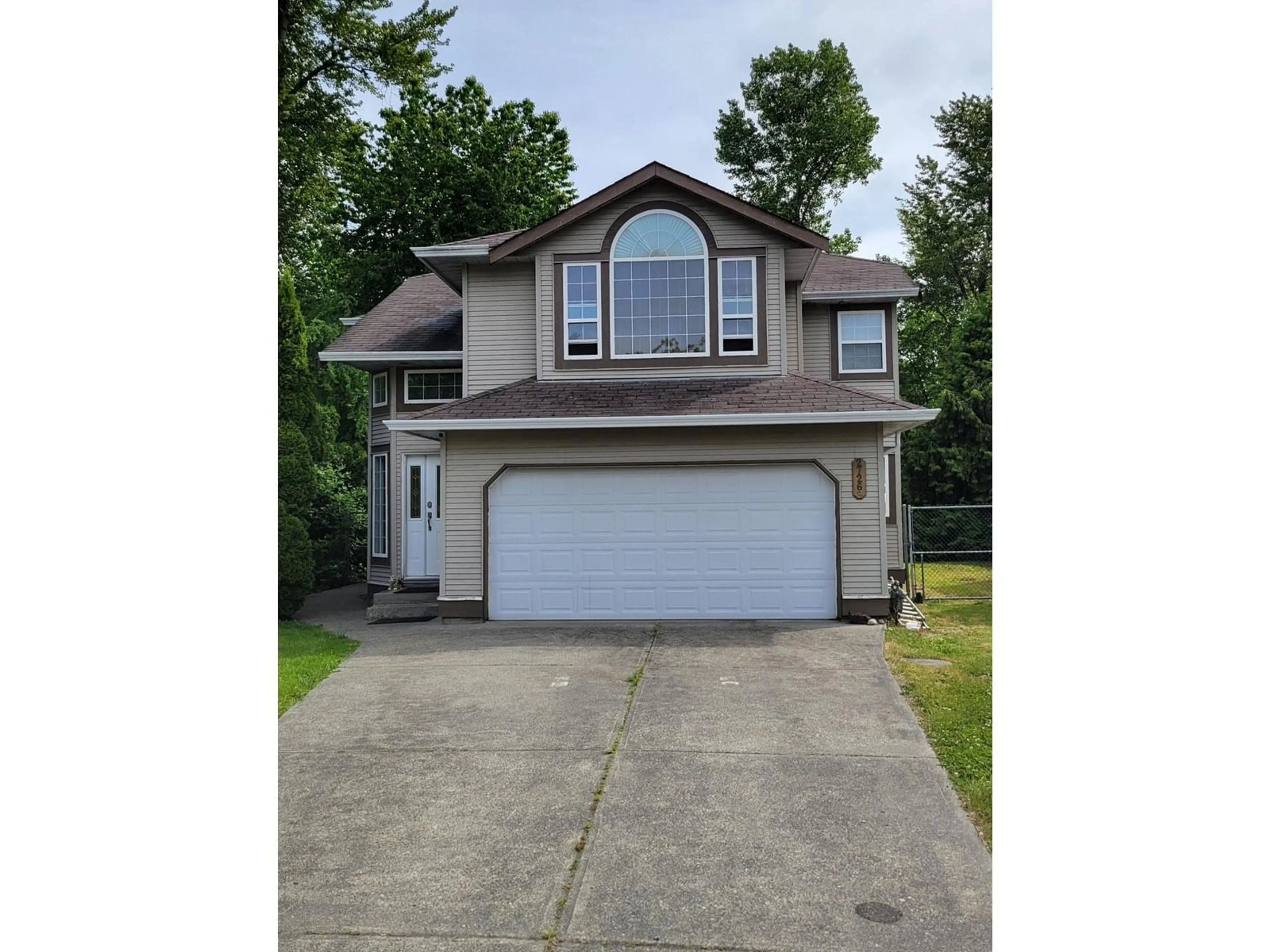 Home with vinyl exterior material, street for 27269 32B, Langley British Columbia V4W3H8