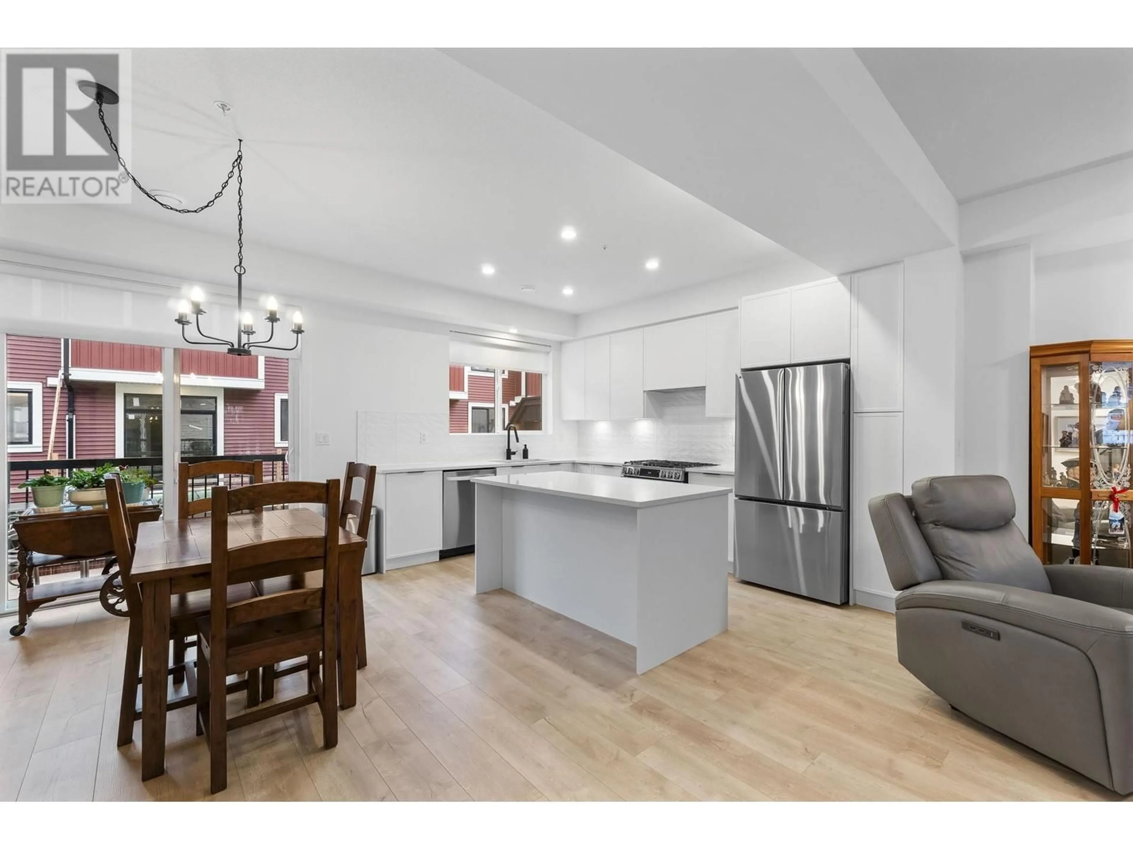 Open concept kitchen, unknown for 114 - 24951 112 AVENUE, Maple Ridge British Columbia V2W1Z6