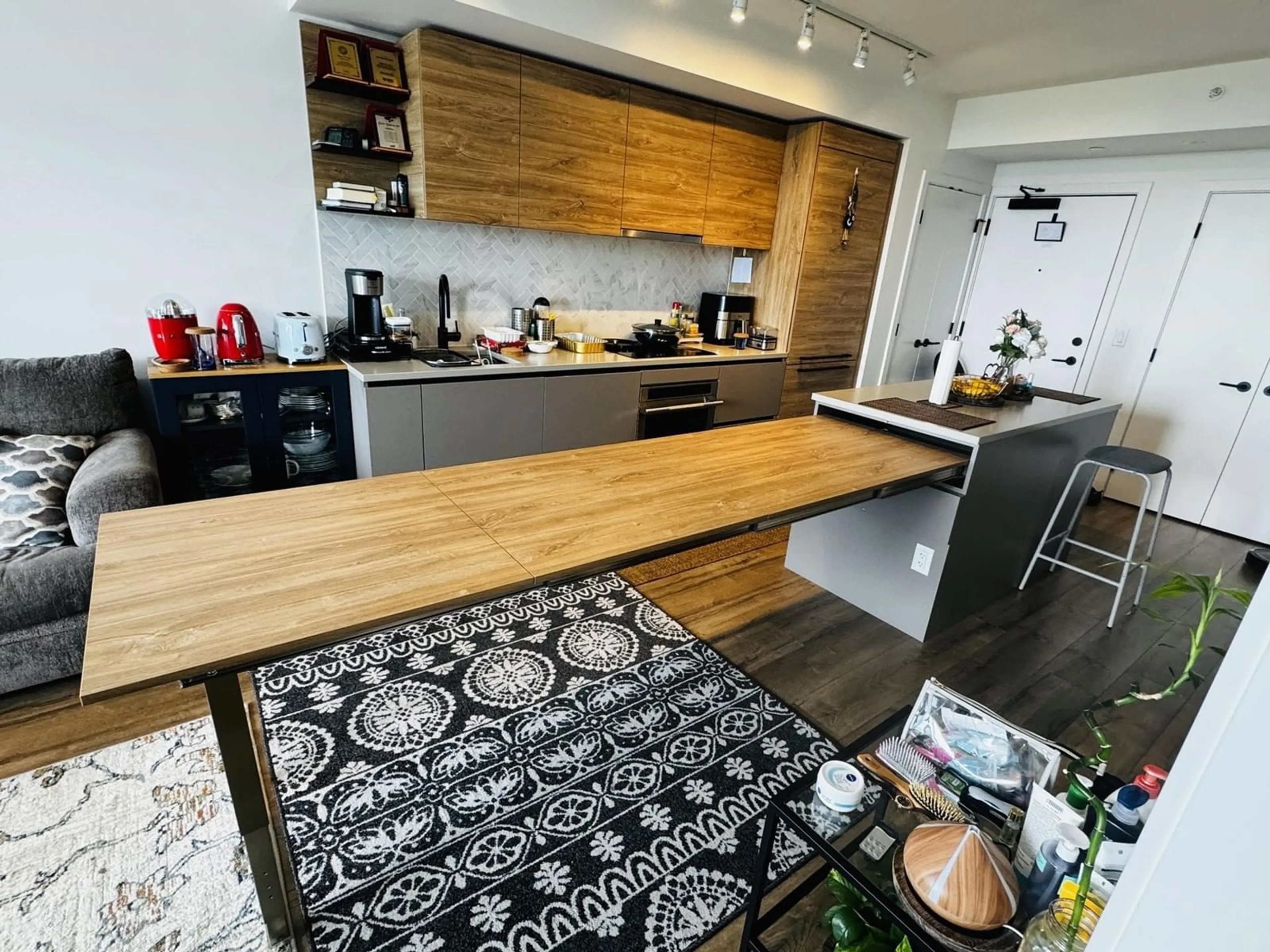 Open concept kitchen, wood/laminate floor for 1901 - 13428 105, Surrey British Columbia V3T4B2