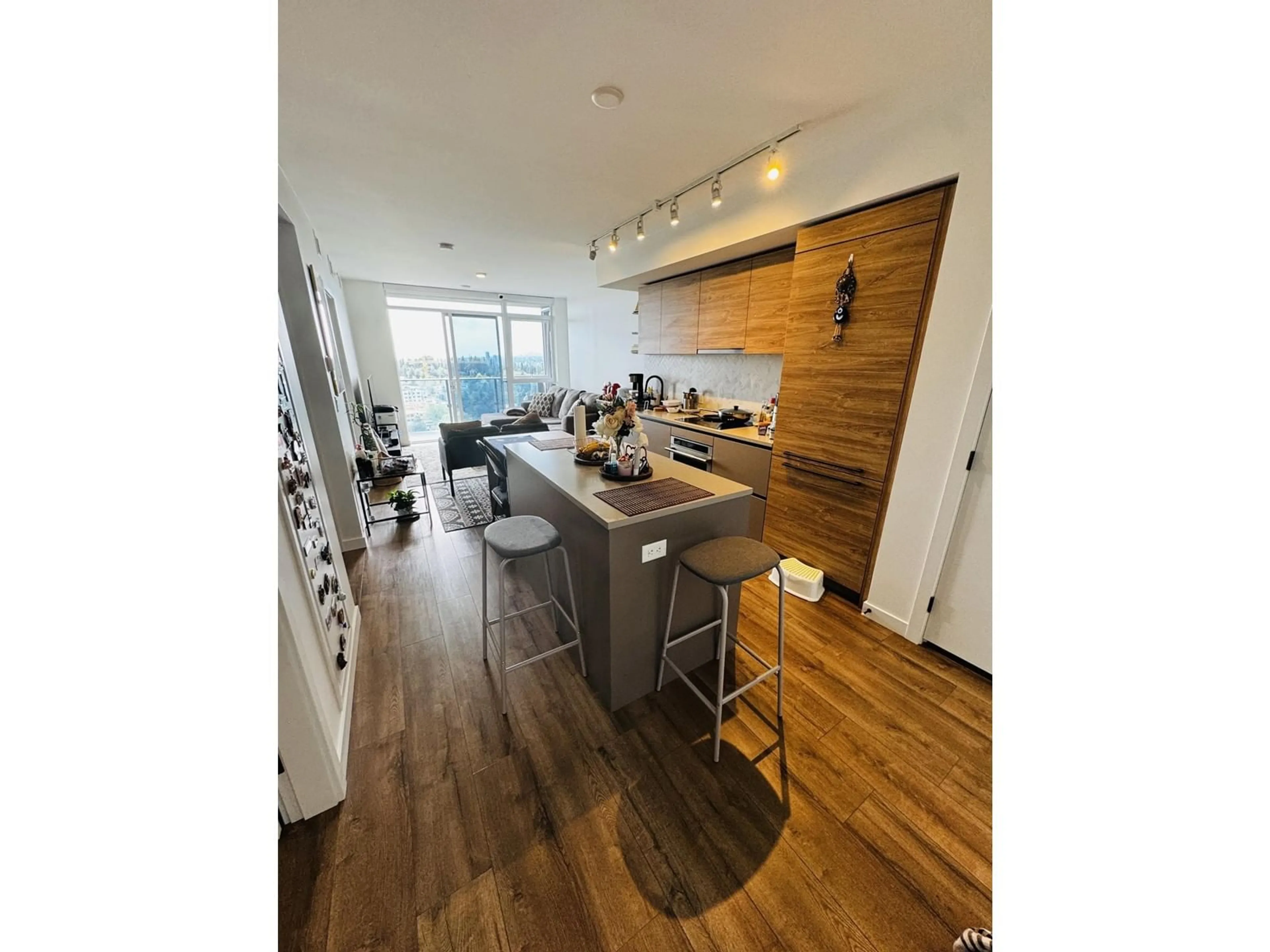 Open concept kitchen, wood/laminate floor for 1901 - 13428 105, Surrey British Columbia V3T4B2