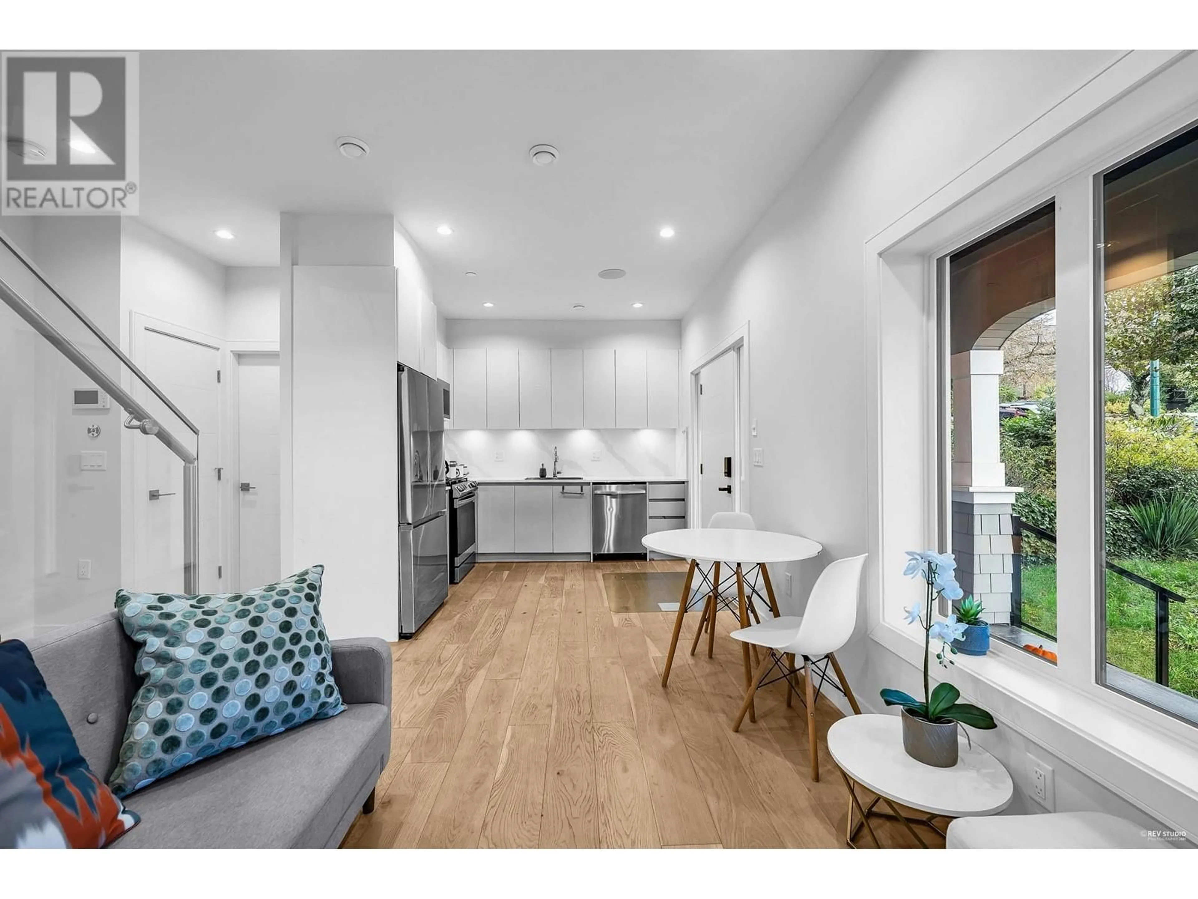 Open concept kitchen, unknown for 3433 DUNDAS STREET, Vancouver British Columbia V5K1R9
