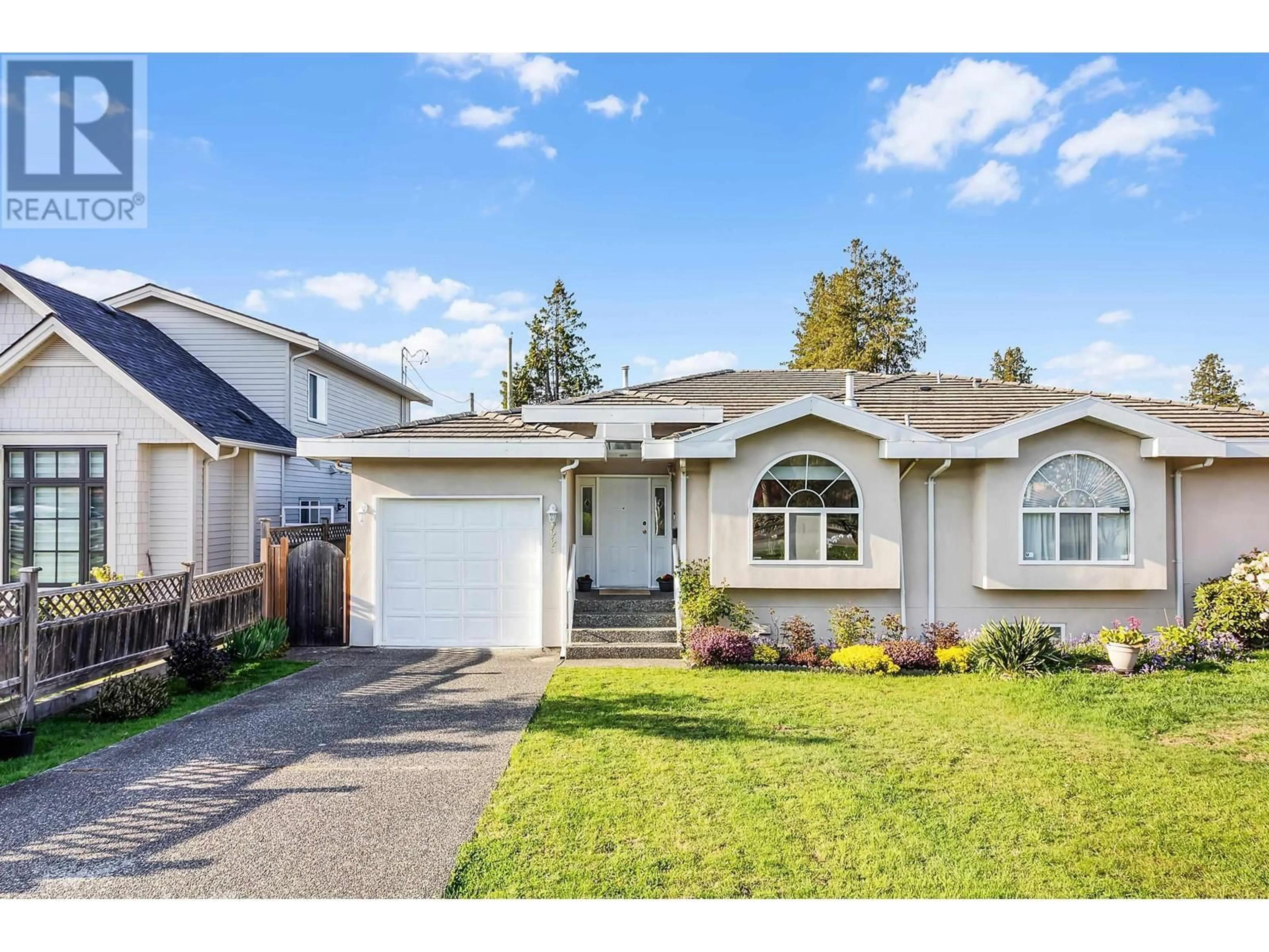 Home with vinyl exterior material, street for 6665 UNION STREET, Burnaby British Columbia V5B1W7